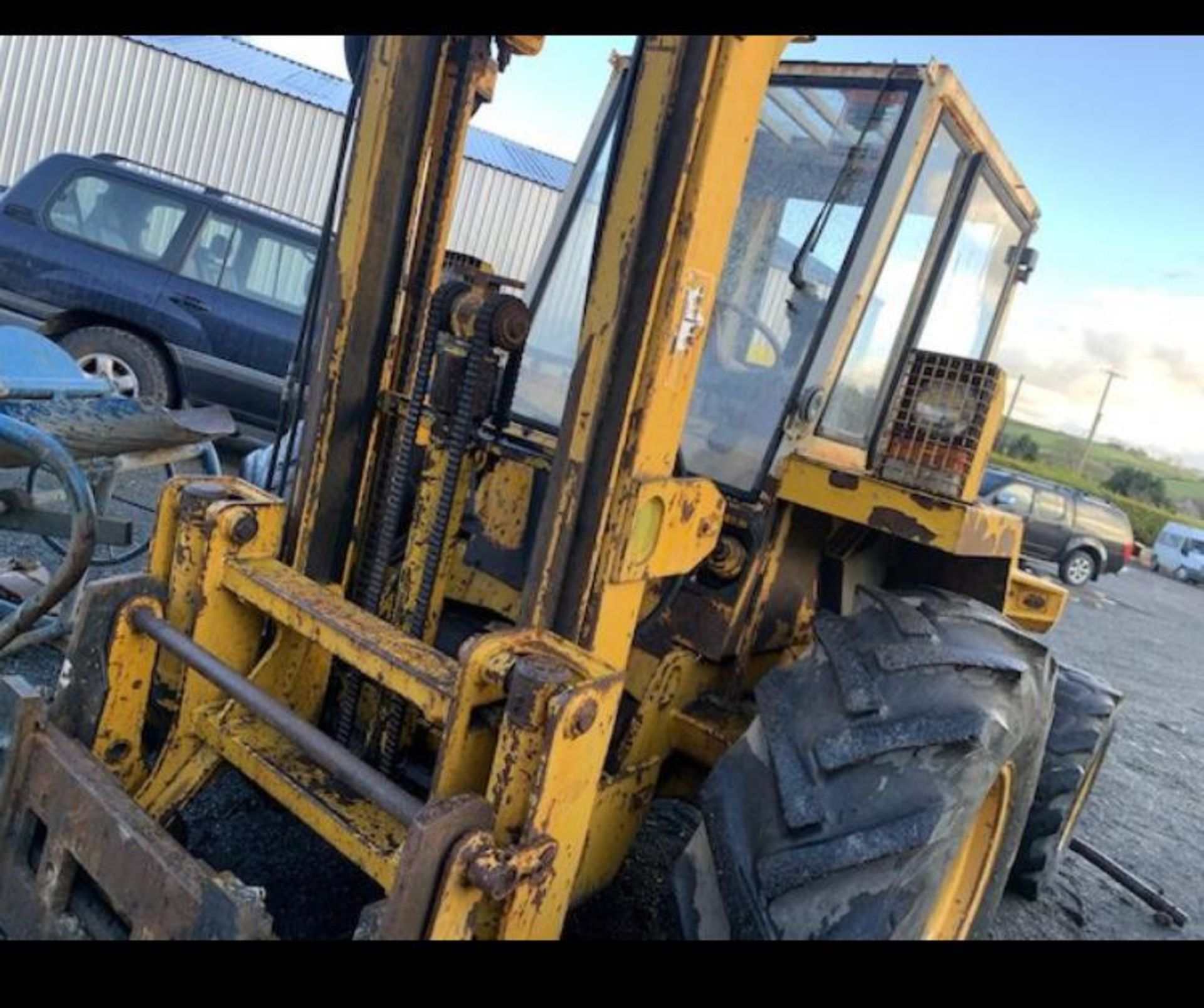 JCB ROUGH TERRAIN FORKLIFT, MODEL 926, 4WD, STARTS, RUNS, DRIVES, SIDE SHIFT, ALL WORKING FINE - Image 4 of 7