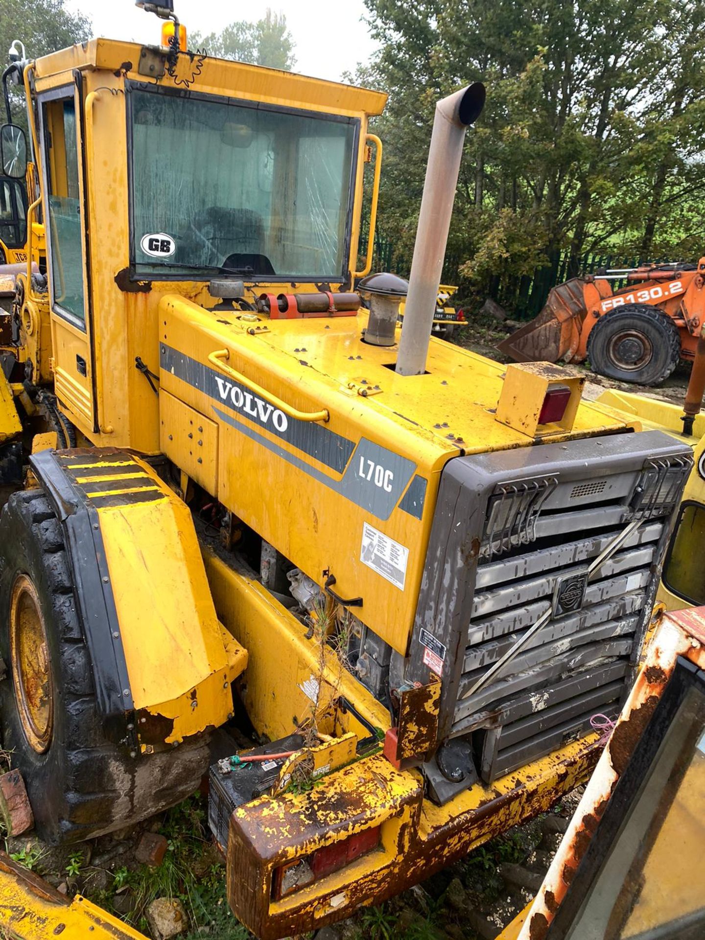 VOLVO L70C LOADING SHOVEL, RUNS AND LIFTS, BUT NO DASH LIGHTS SO FORWARD & REVERSE DONT WORK - Image 2 of 9