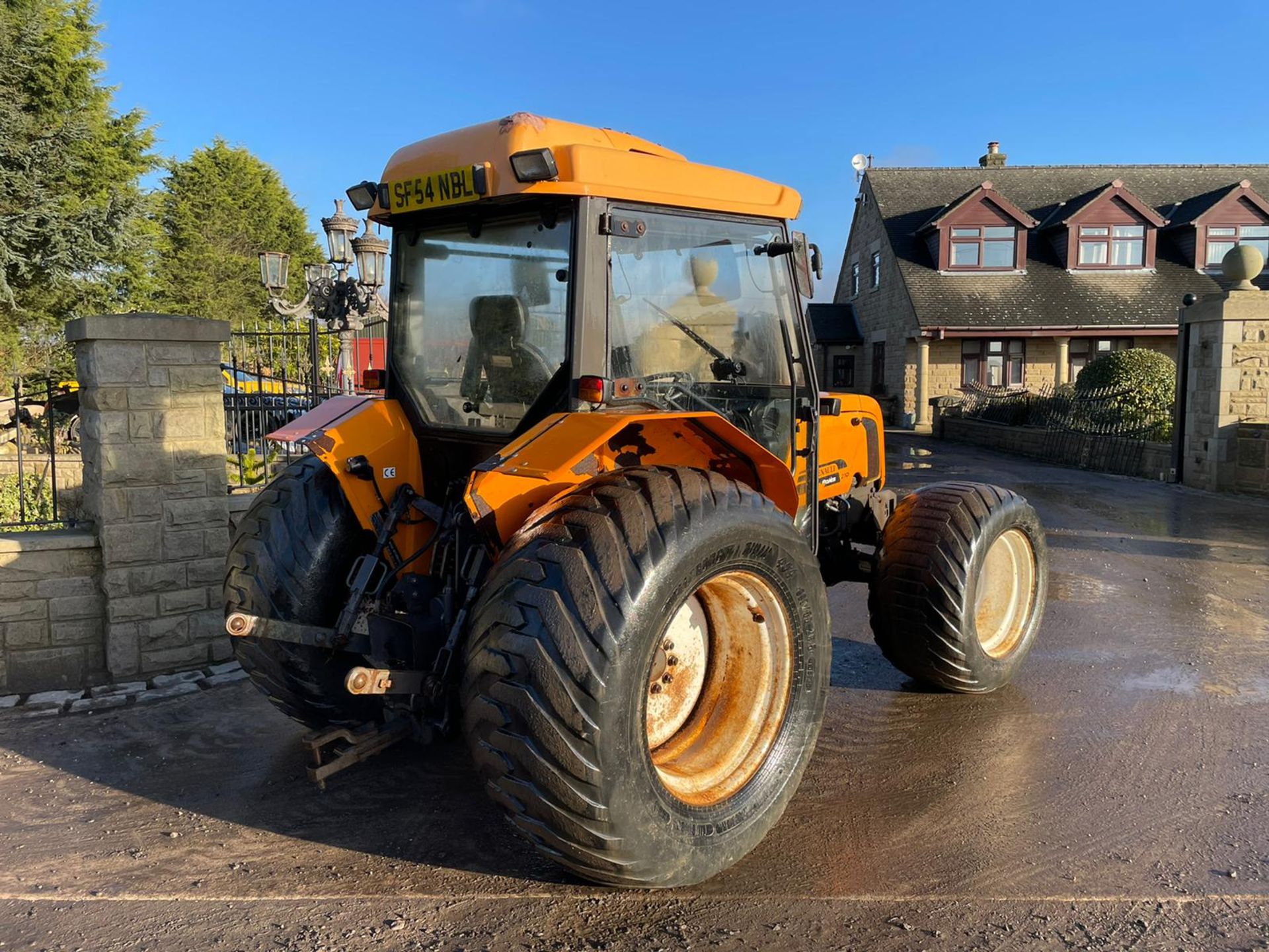 2004/5 RENAULT PALES 210 TRACTOR, RUNS AND DRIVES, CLEAN MACHINE, 2090 HOURS *PLUS VAT* - Image 4 of 7