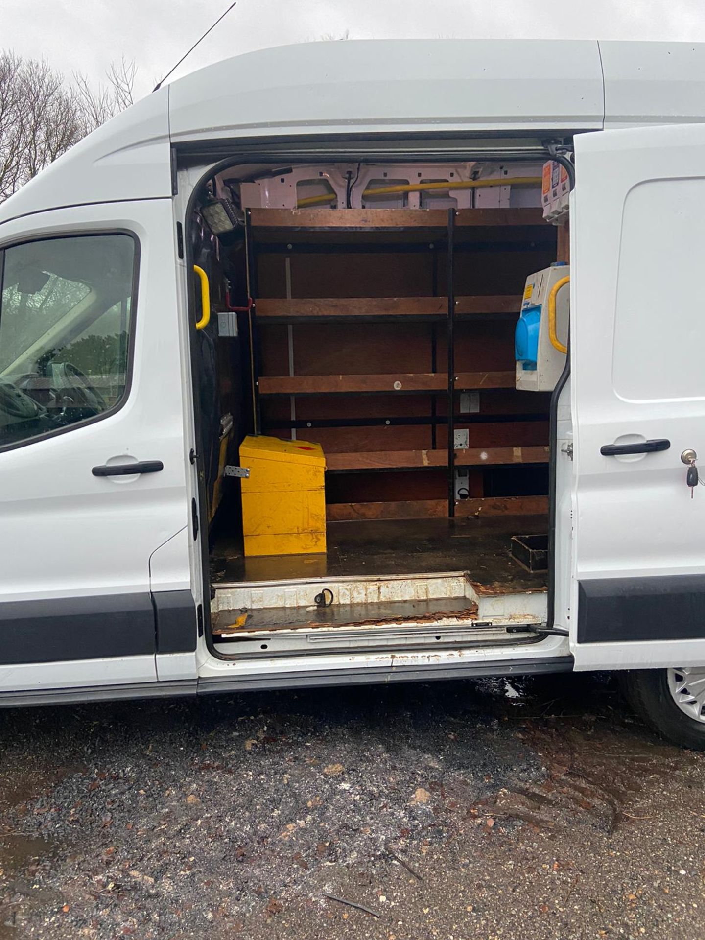 2015/15 REG FORD TRANSIT 350 2.2 DIESEL PANEL VAN, SHOWING 0 FORMER KEEPERS *PLUS VAT* - Image 9 of 12