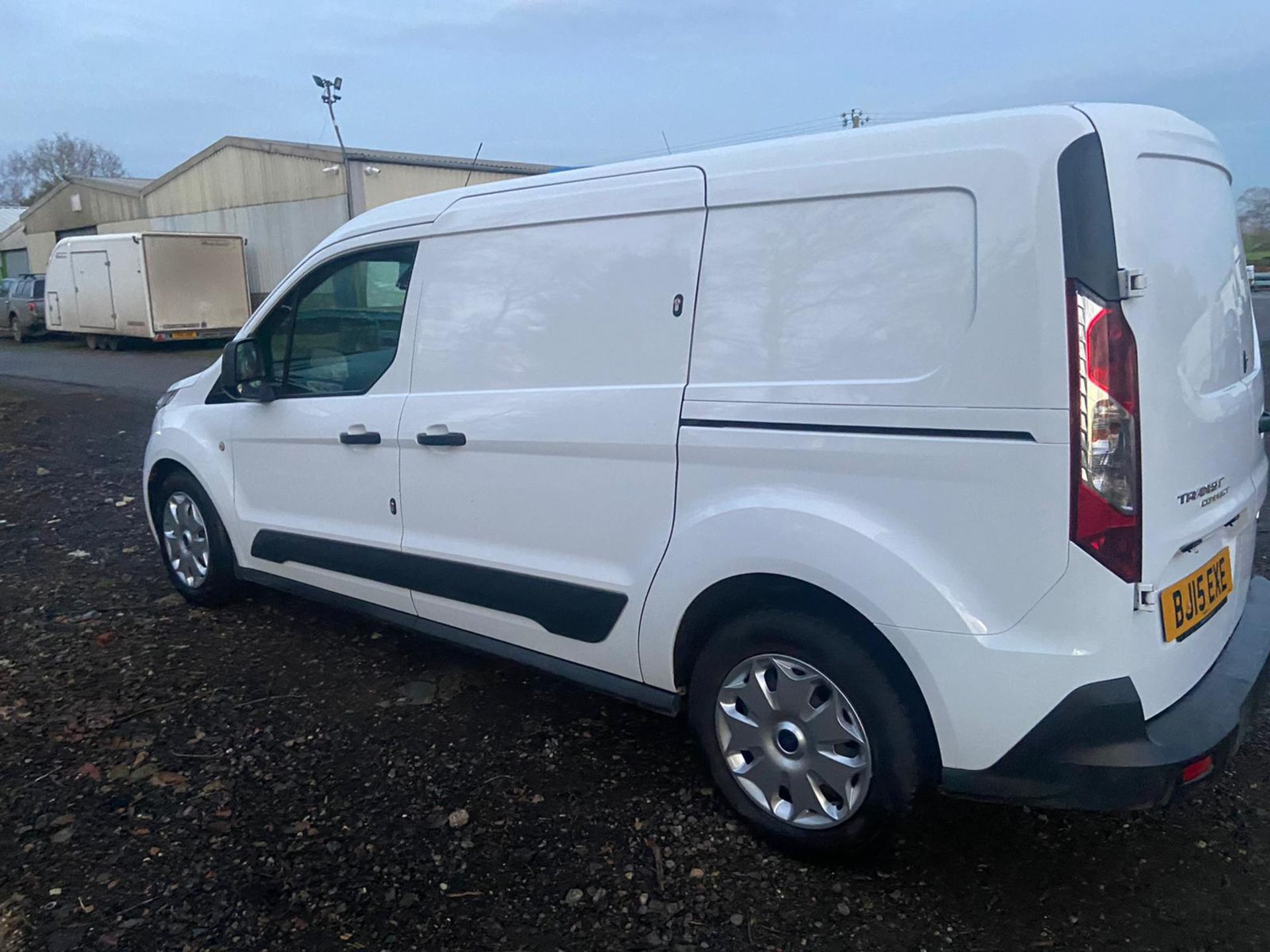 2015/15 REG FORD TRANSIT CONNECT 210 TREND 1.6 DIESEL WHITE PANEL VAN, SHOWING 1 FORMER KEEPER - Image 4 of 10