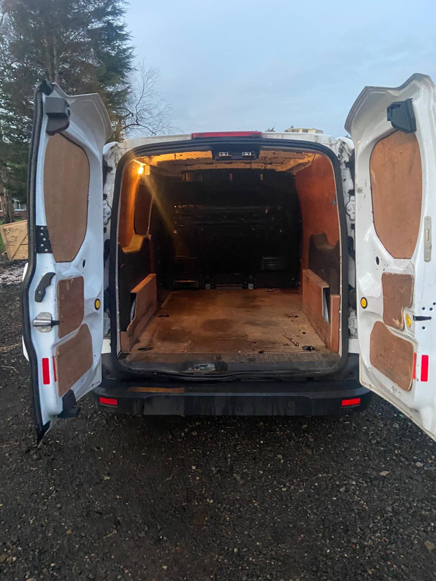 2015/15 REG FORD TRANSIT CONNECT 210 TREND 1.6 DIESEL WHITE PANEL VAN, SHOWING 1 FORMER KEEPER - Image 7 of 10