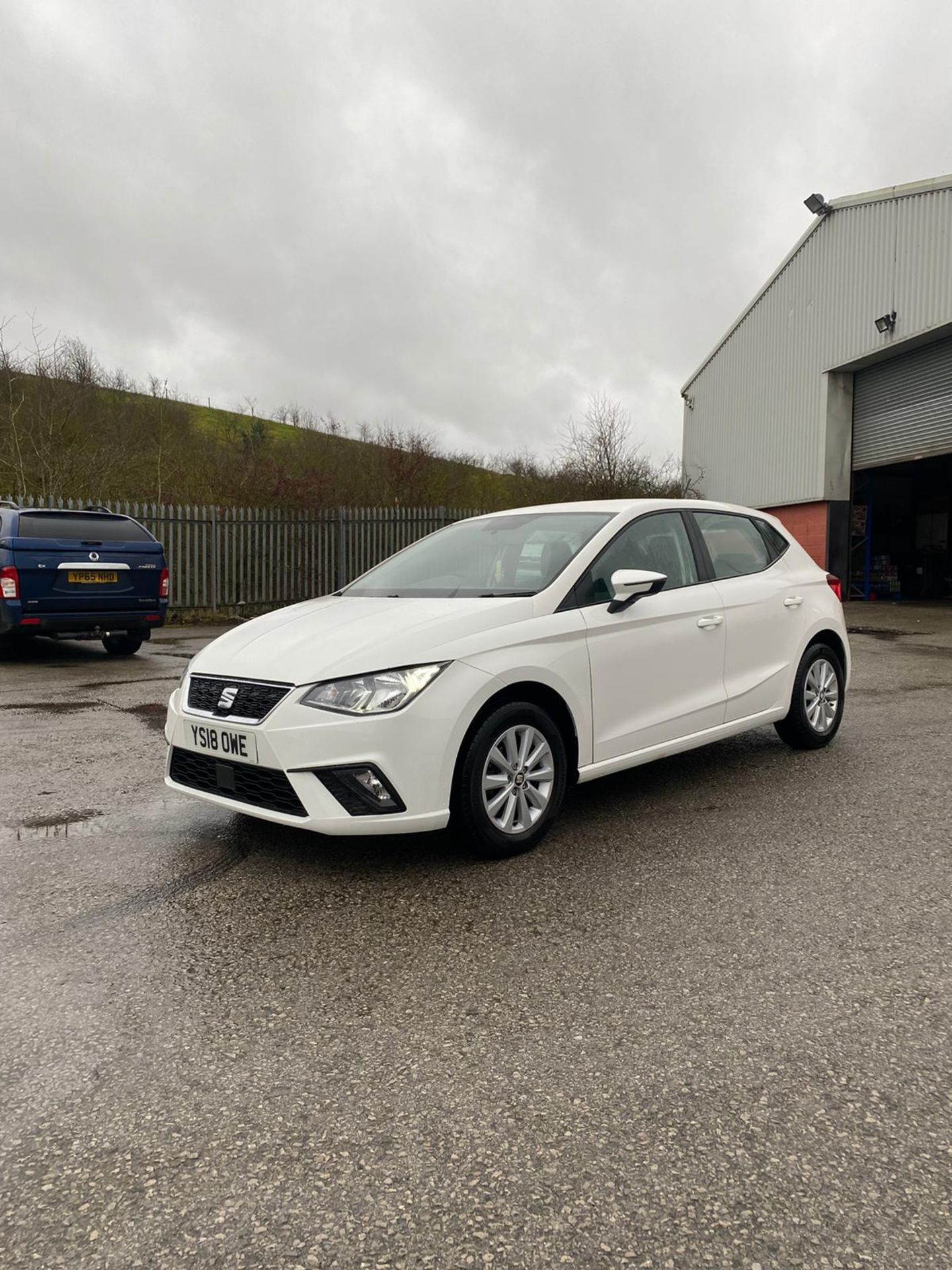 2018/18 REG SEAT IBIZA SE TECHNOLOGY MPI 999CC PETROL WHITE 5DR HATCHBACK, SHOWING 0 FORMER KEEPERS - Image 3 of 11