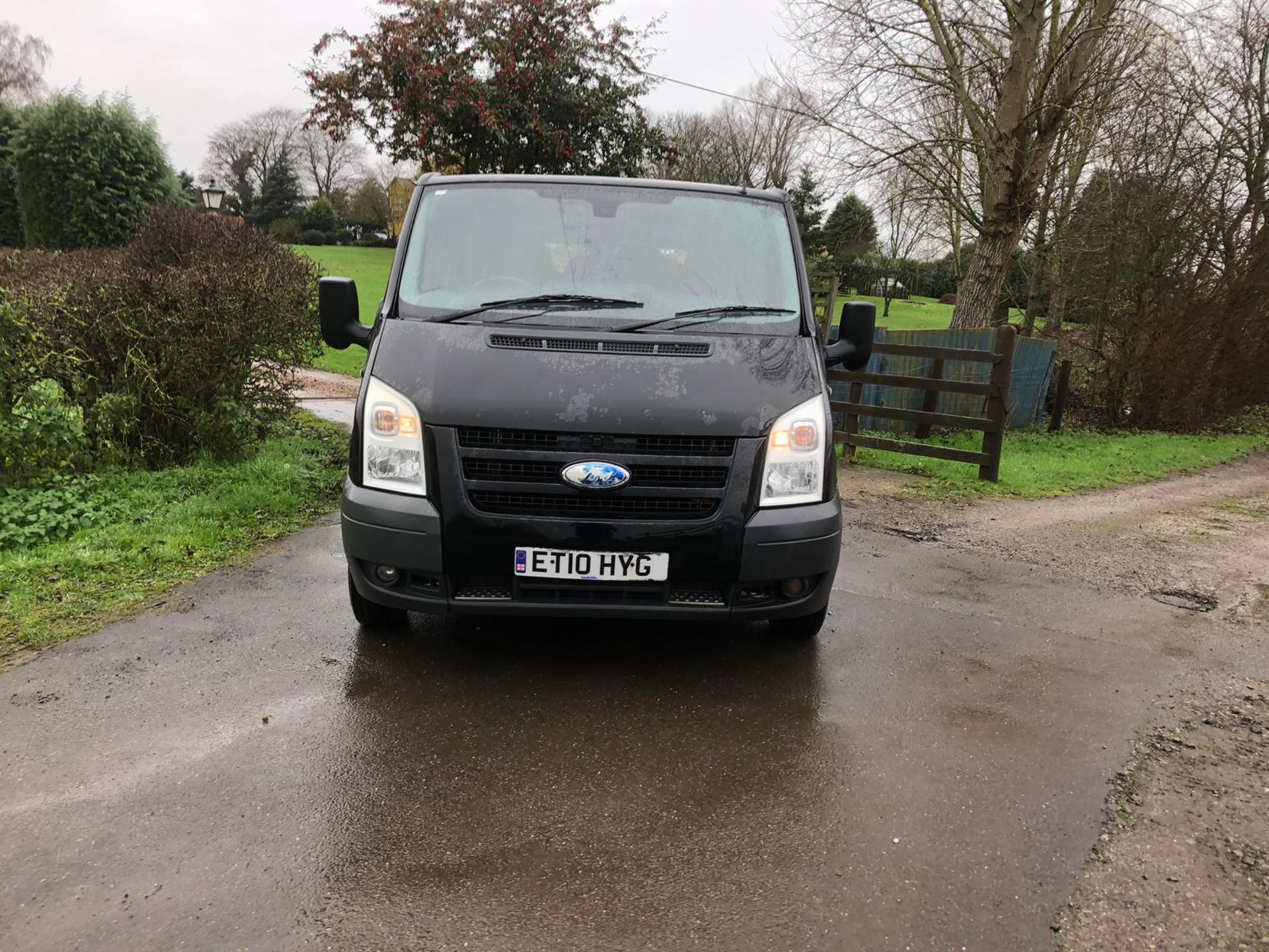 2010/10 REG FORD TRANSIT 140 T280S LTD TOUR 2.2 DIESEL BLACK MINIBUS, SHOWING 2 FORMER KEEPERS - Image 2 of 15