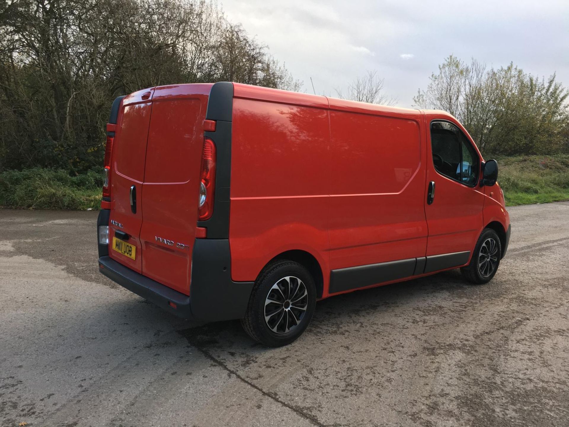 2011/11 REG VAUXHALL VIVARO 2700 CDTI 113 SWB 2.0 DIESEL RED PANEL VAN, SHOWING 2 FORMER KEEPERS - Image 4 of 11