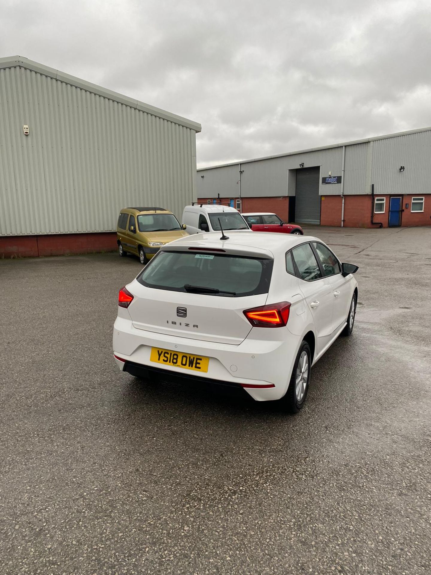 2018/18 REG SEAT IBIZA SE TECHNOLOGY MPI 999CC PETROL WHITE 5DR HATCHBACK, SHOWING 0 FORMER KEEPERS - Image 6 of 11