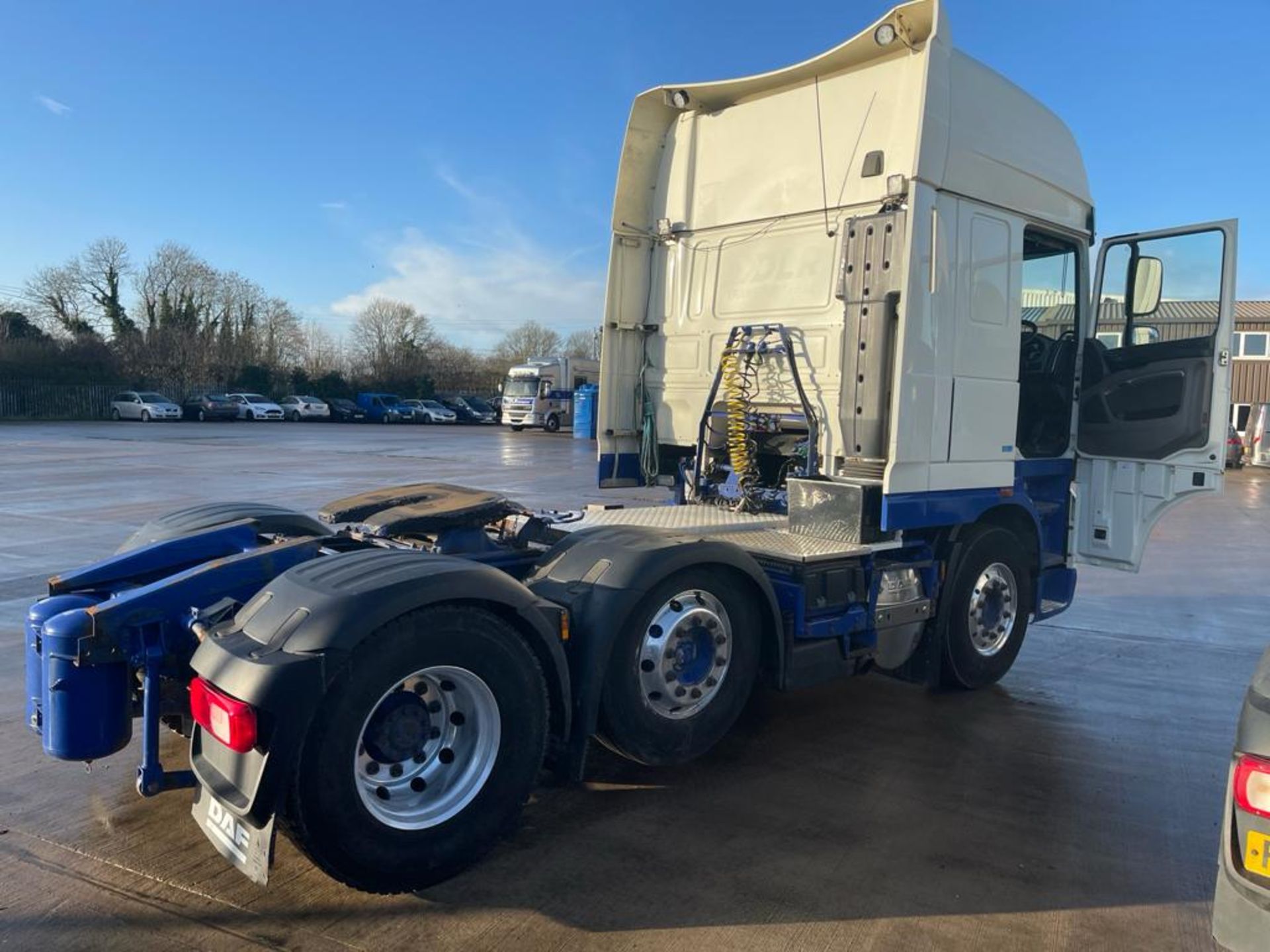 2013/63 REG DAF TRUCKS XF FTG 105.460 EURO 5 DIESEL ENGINE TRACTOR UNIT, SHOWING 0 FORMER KEEPERS - Image 5 of 15