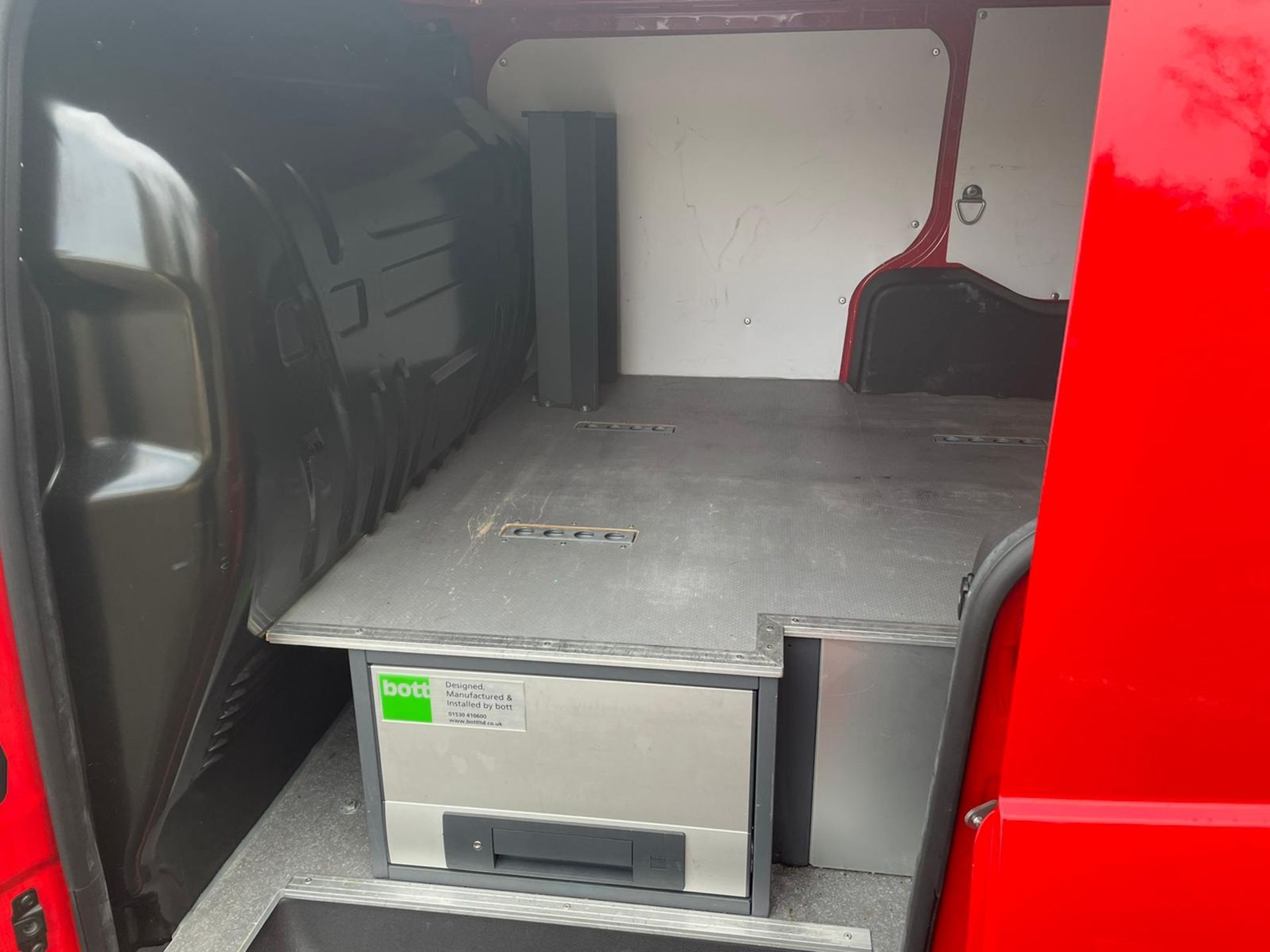 2014/64 REG FORD TRANSIT CONNECT 210 ECONETIC 1.6 DIESEL RED PANEL VAN, SHOWING 0 FORMER KEEPERS - Image 14 of 14