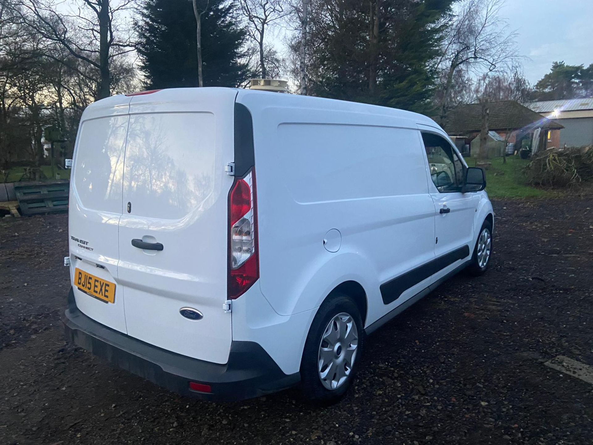 2015/15 REG FORD TRANSIT CONNECT 210 TREND 1.6 DIESEL WHITE PANEL VAN, SHOWING 1 FORMER KEEPER - Image 6 of 10