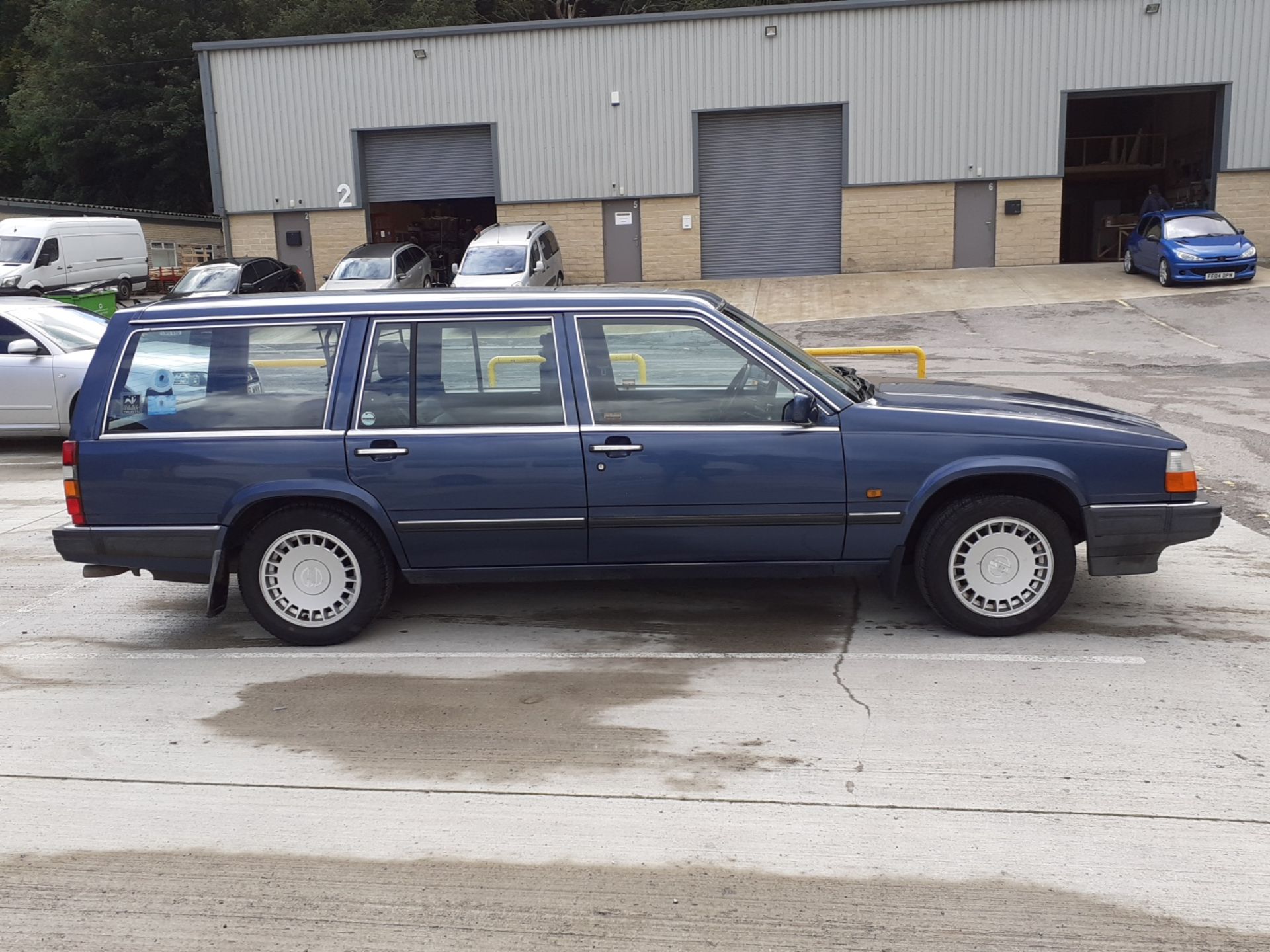 1989/G REG VOLVO 760 TURBO 2.3 PETROL AUTO ESTATE, SHOWING 3 FORMER KEEPERS *NO VAT* - Image 10 of 16