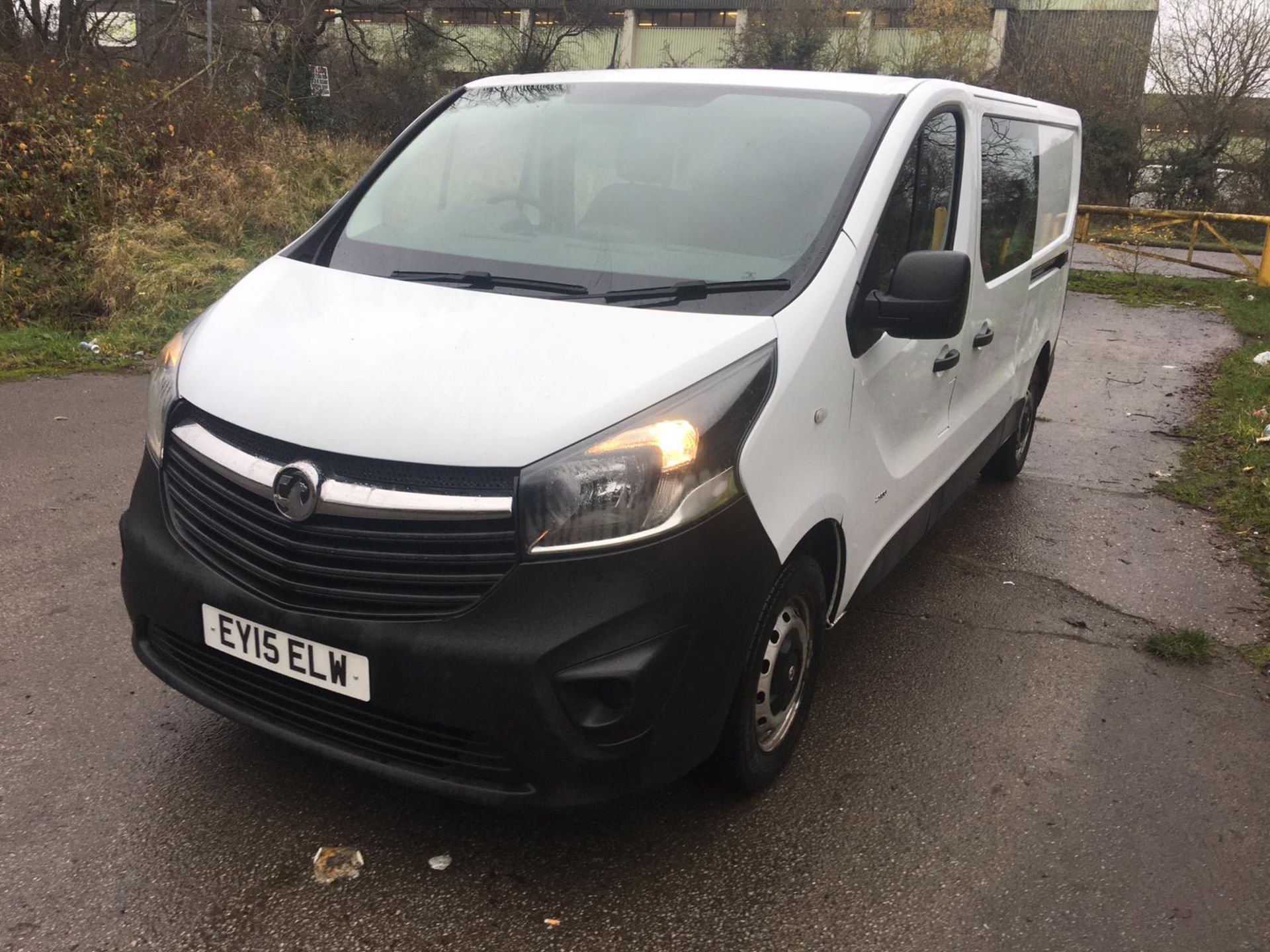 2015/15 REG VAUXHALL VIVARO 2900 CDTI 1.6 DIESEL CREW PANEL VAN, SHOWING 1 FORMER KEEPER *NO VAT* - Image 2 of 25