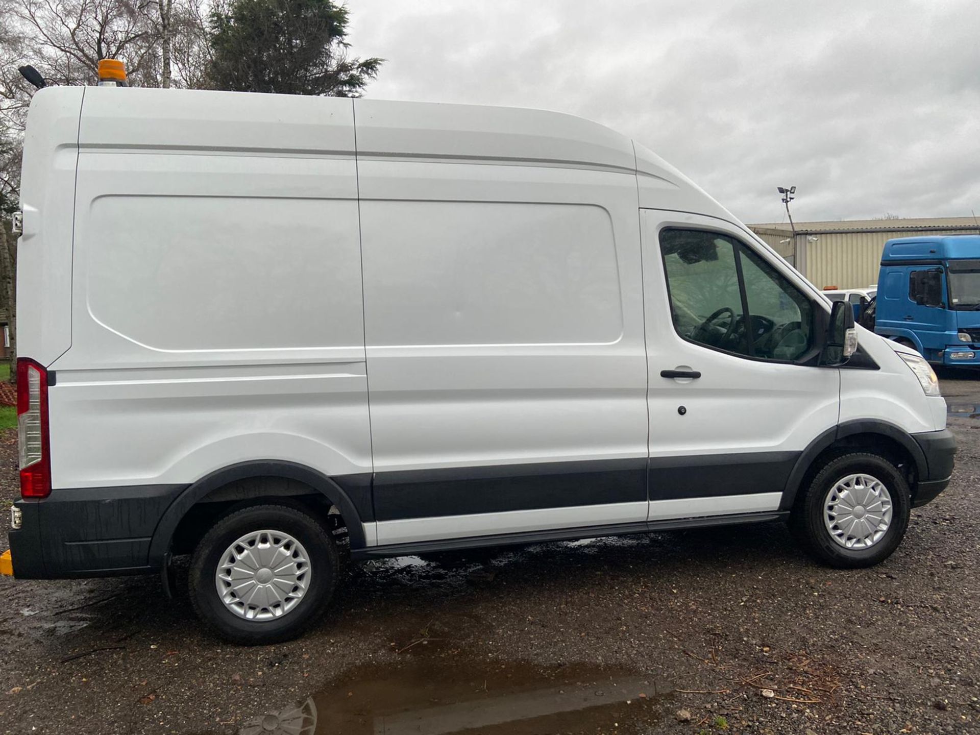 2015/15 REG FORD TRANSIT 350 2.2 DIESEL PANEL VAN, SHOWING 0 FORMER KEEPERS *PLUS VAT* - Image 7 of 12