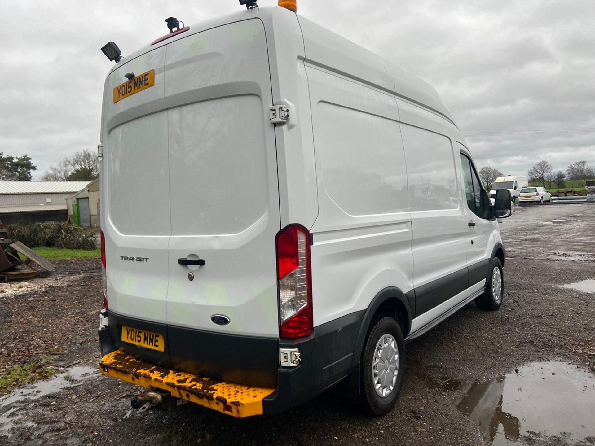 2015/15 REG FORD TRANSIT 350 2.2 DIESEL PANEL VAN, SHOWING 0 FORMER KEEPERS *PLUS VAT* - Image 6 of 12