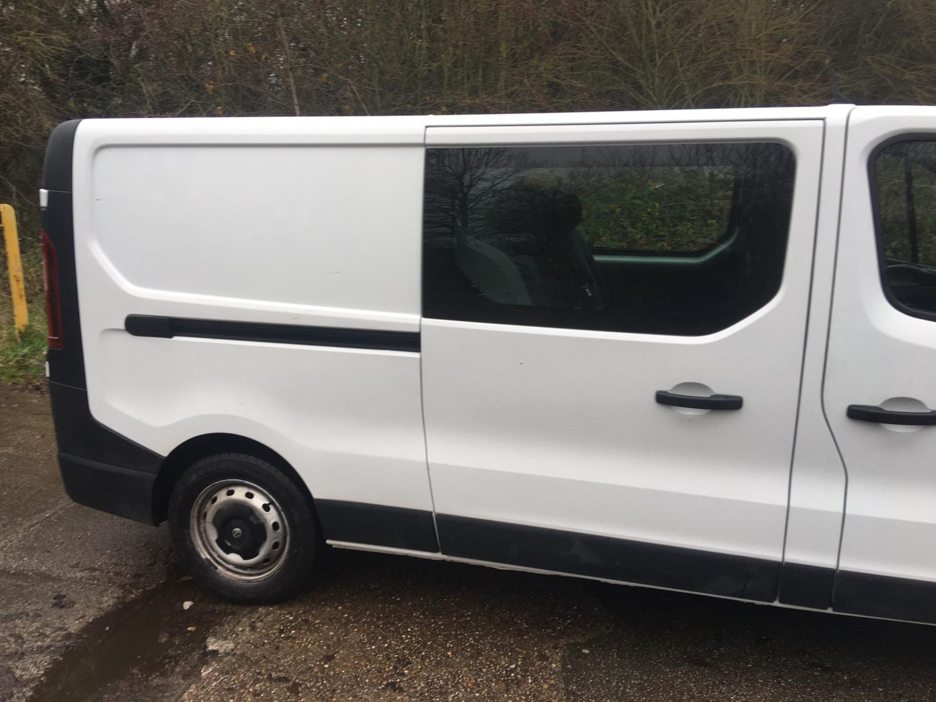 2015/15 REG VAUXHALL VIVARO 2900 CDTI 1.6 DIESEL CREW PANEL VAN, SHOWING 1 FORMER KEEPER *NO VAT* - Image 9 of 25