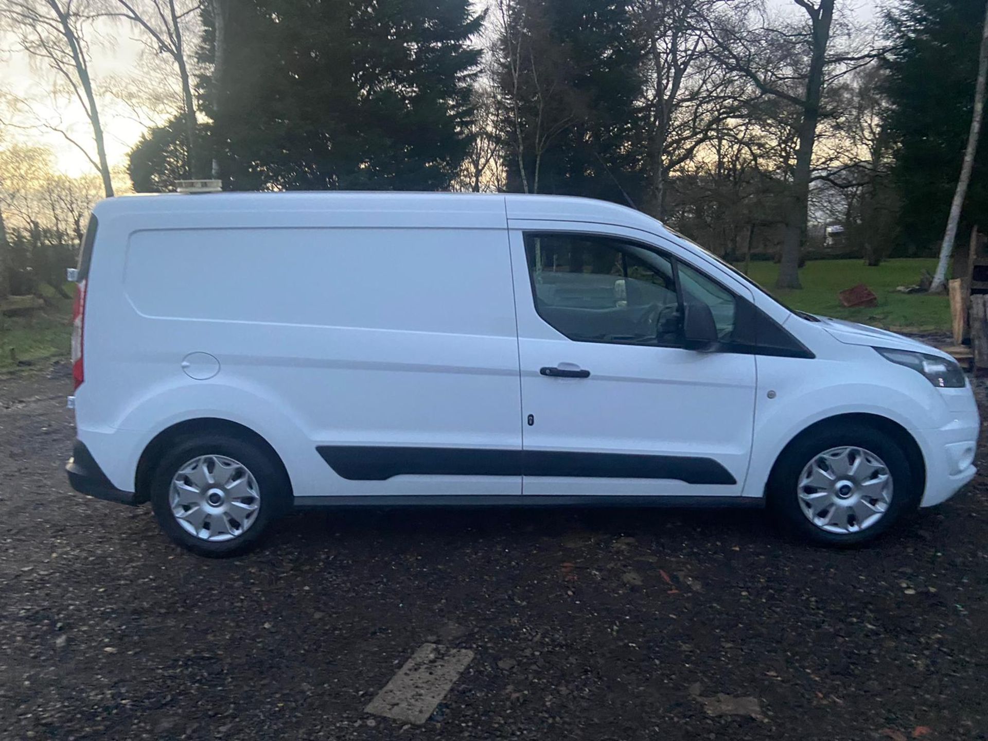 2015/15 REG FORD TRANSIT CONNECT 210 TREND 1.6 DIESEL WHITE PANEL VAN, SHOWING 1 FORMER KEEPER - Image 8 of 10