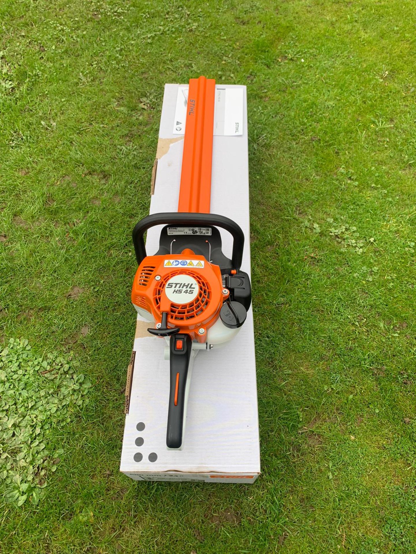 BRAND NEW AND UNUSED STIHL HS45 HEDGE CUTTER, 24" BLADE, COMES WITH MANUAL *NO VAT*