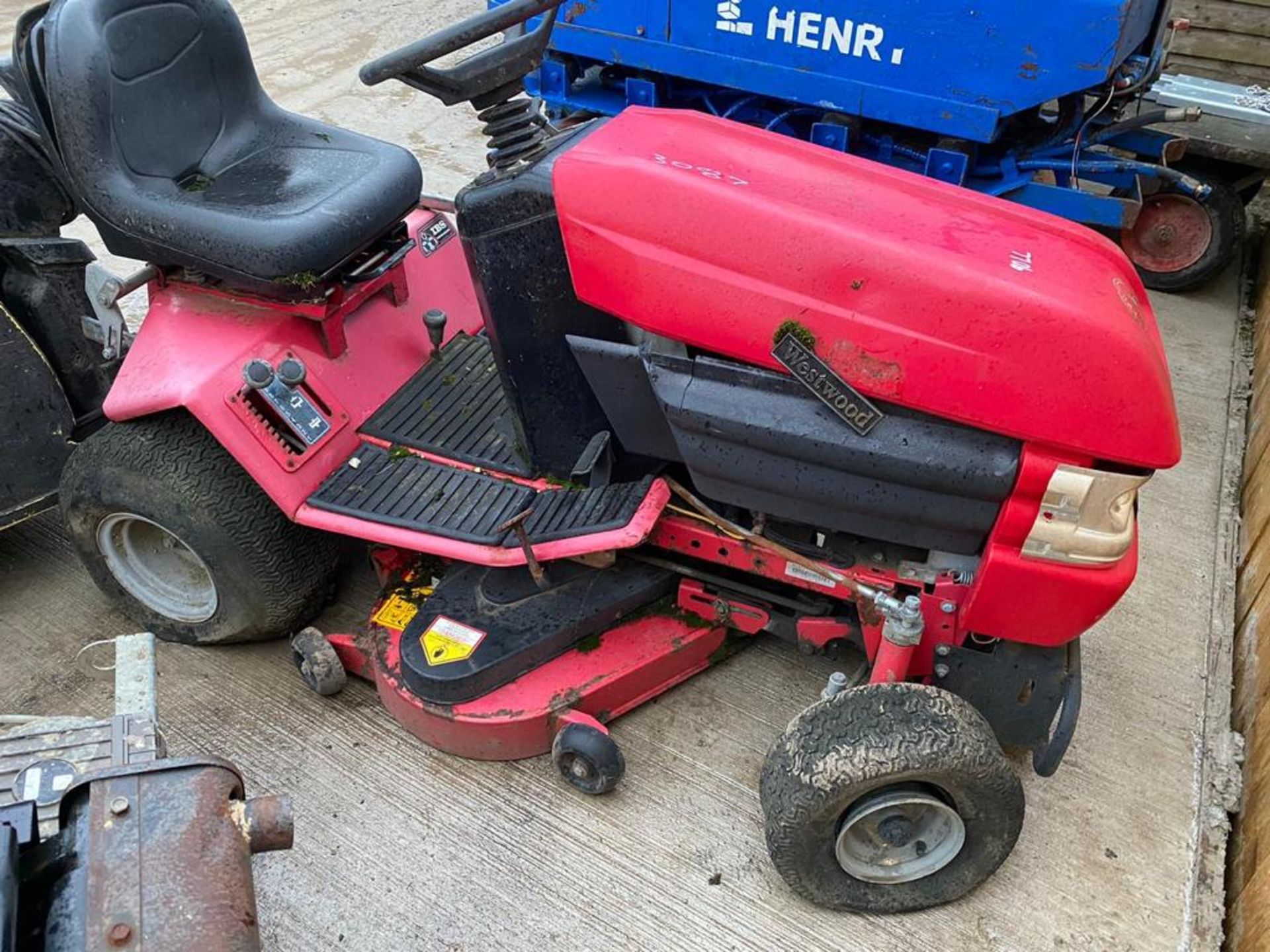 WESTWOOD PETROL RIDE ON MOWER, DELIVERY ANYWHERE UK £150 *PLUS VAT*
