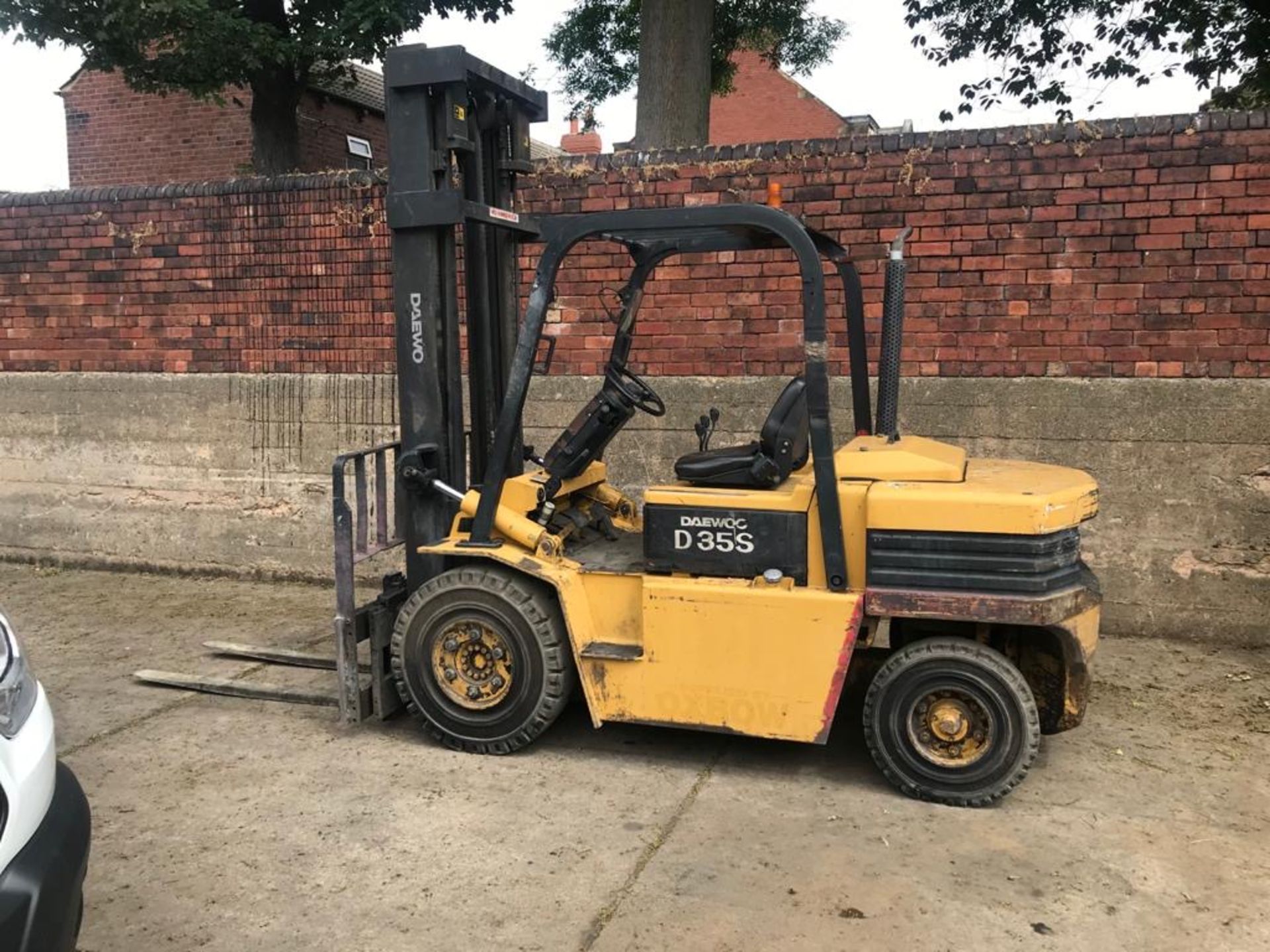 DAEWOO/CAT 3.5 TON FORKLIFT MODEL D35S COMPLETE WITH PERKINS DIESEL ENGINE, DUPLEX MAST, SIDE SHIFT - Image 4 of 10