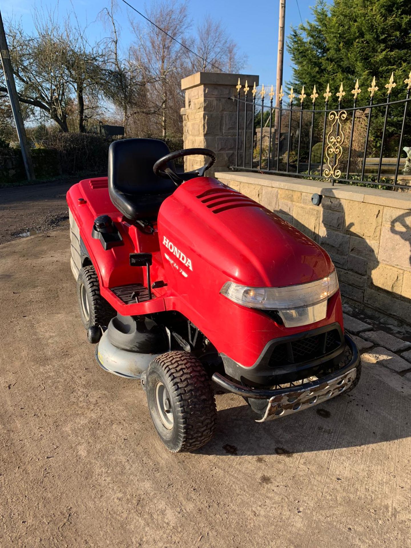 HONDA HF2417 RIDE ON MOWER, RUNS, DRIVES AND CUTS, CLEAN MACHINE, NEW SHAPE, LOW 61 HOURS *NO VAT*