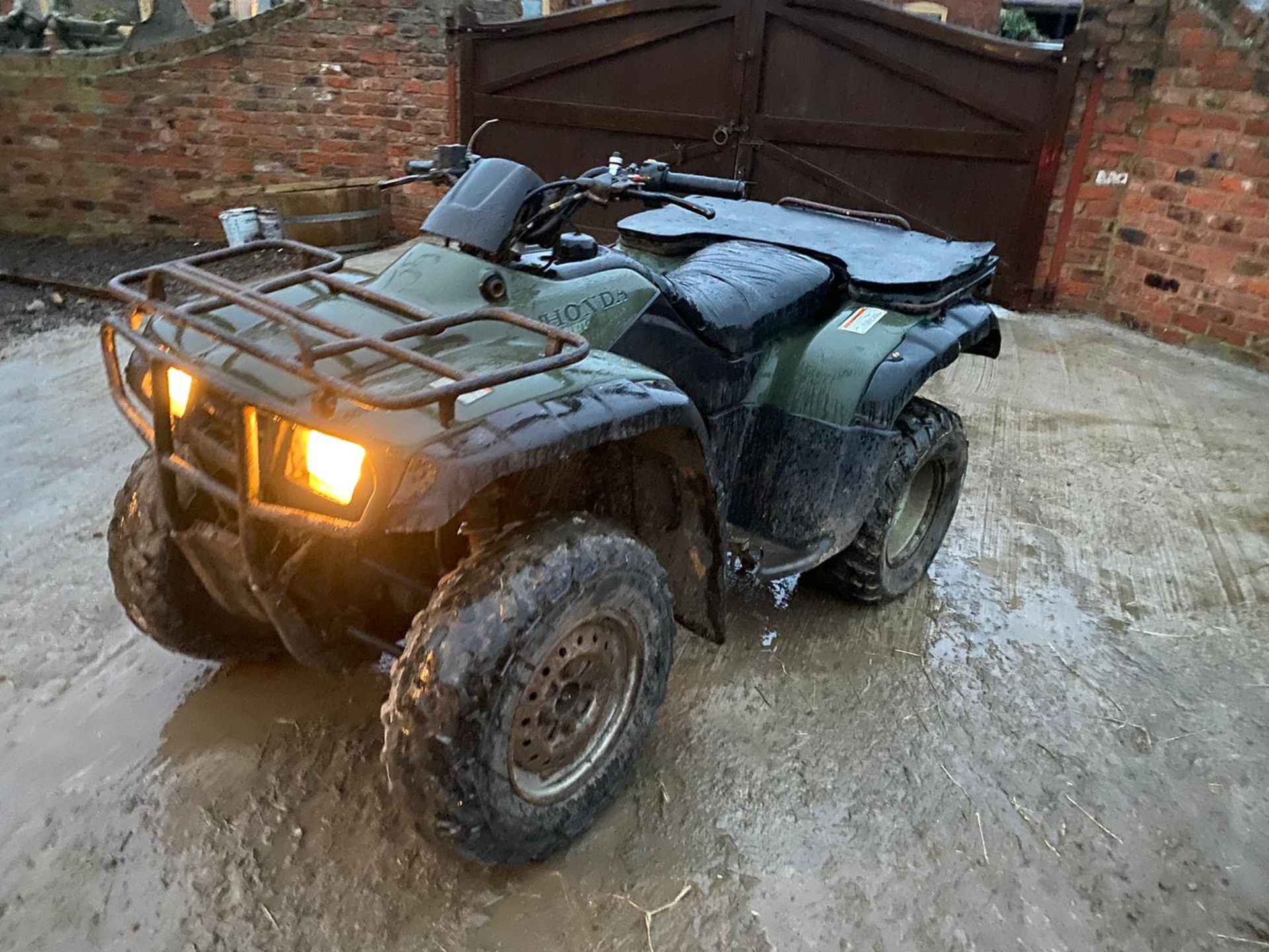 2003/53 REG HONDA FOURTRAK 4X4 330CC PETROL QUADBIKE GREEN, SHOWING 1 FORMER KEEPER *PLUS VAT* - Image 2 of 4