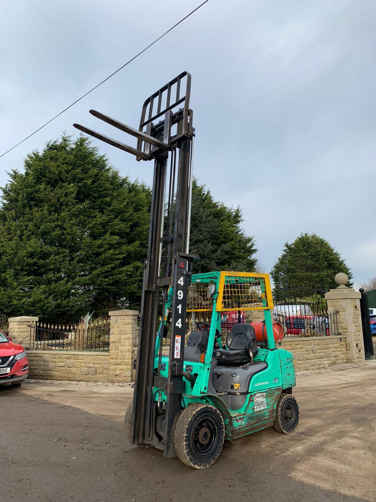 2015 MITSUBISHI FG25NT GAS FORKLIFT, RUNS, DRIVES, LIFTS, CLEAN MACHINE, SIDE SHIFT, CONTAINER SPEC