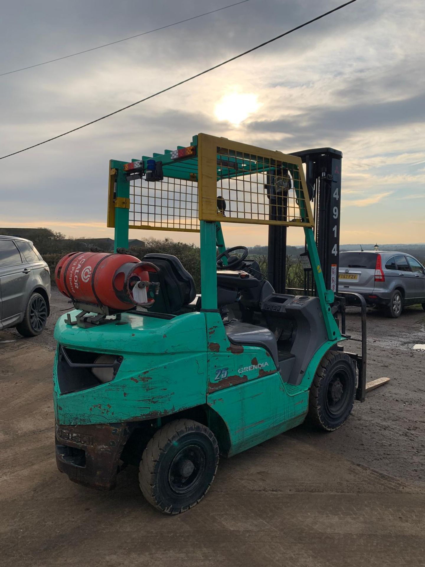 2015 MITSUBISHI FG25NT GAS FORKLIFT, RUNS, DRIVES, LIFTS, CLEAN MACHINE, SIDE SHIFT, CONTAINER SPEC - Image 3 of 5