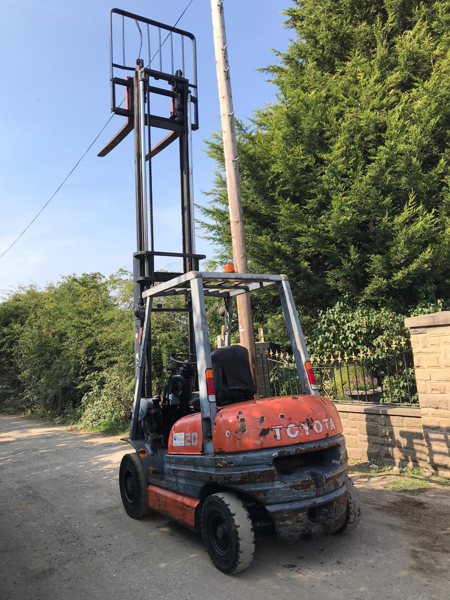 TOYOTA 20 FORKLIFT, RUNS, DRIVES AND LIFTS *PLUS VAT* - Image 4 of 5