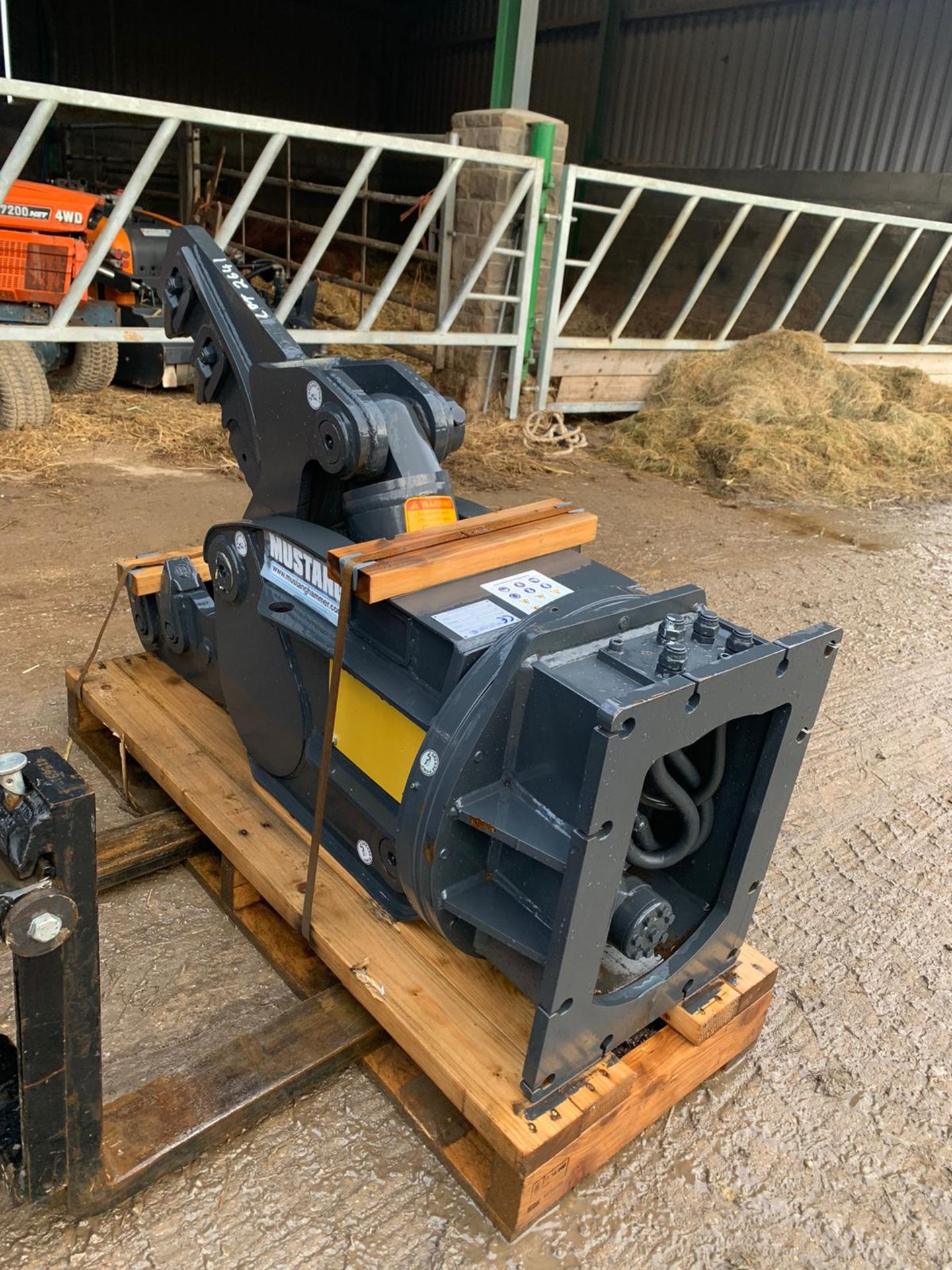 BRAND NEW AND UNUSED MUSTANG ROTATING PULVERIZER RK05, SUITABLE FOR EXCAVATOR *PLUS VAT* - Image 3 of 5