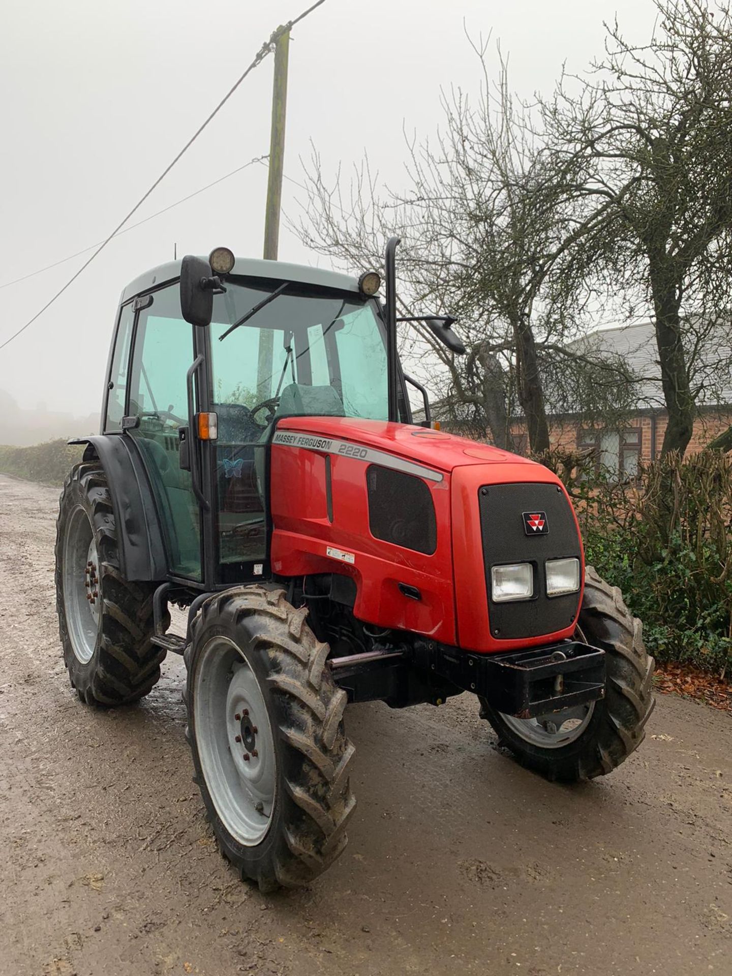 MASSEY FERGUSON 2220 TRACTOR, RUNS AND DRIVES, CLEAN MACHINE, FULLY GLASS CAB, AIR CON *PLUS VAT*