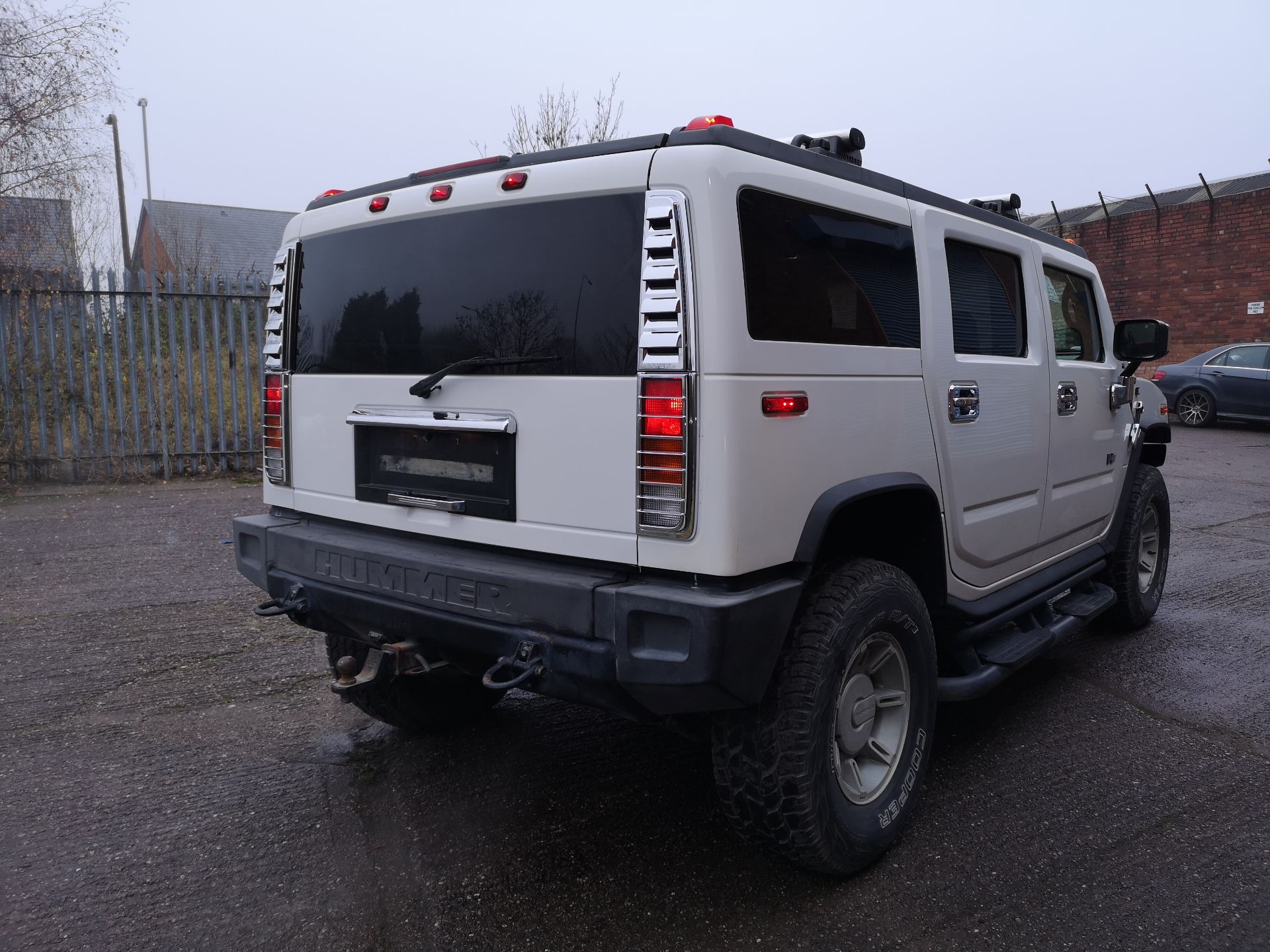 White Hummer H2, 2003 4 x 4 (no vat) SEATS JUST DONE IN RED LEATHER ( NO VAT) - Image 5 of 17