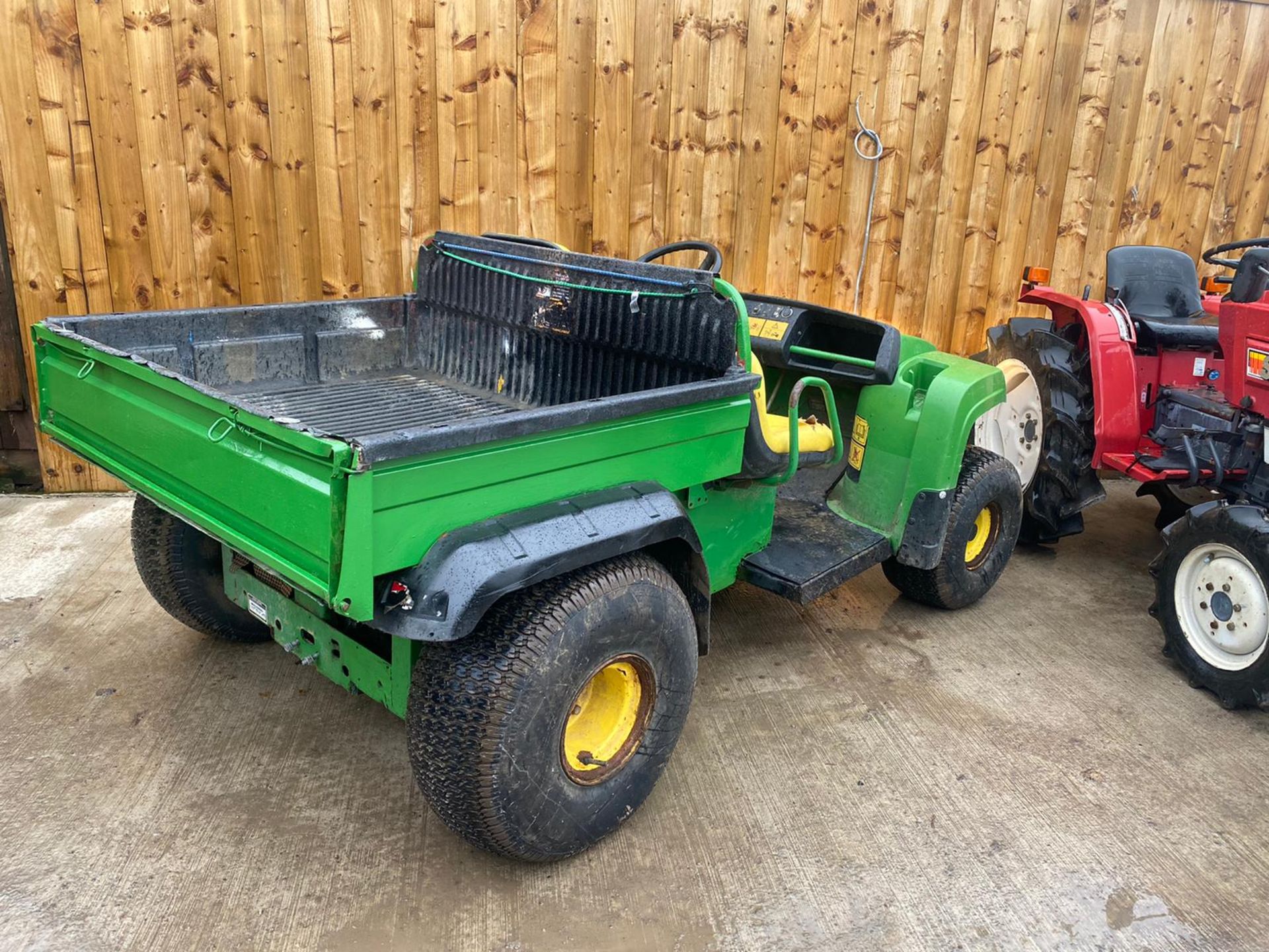 JOHN DEERE PETROL GATOR, STARTS FIRST TIME RUNS AND DRIVES VERY WELL, LIGHTS WORKING *PLUS VAT* - Image 2 of 7