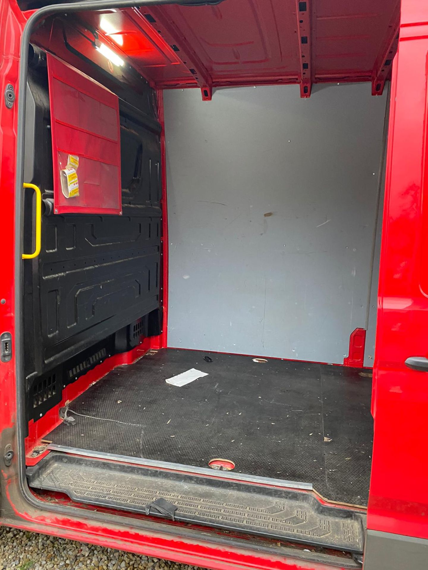 2018/68 REG VOLKSWAGEN CRAFTER CR35 STARTLINE TDI 2.0 DIESEL RED PANEL VAN, SHOWING 0 FORMER KEEPERS - Image 5 of 5