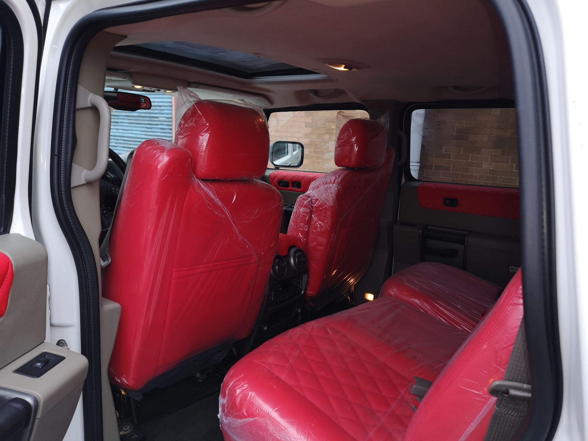 White Hummer H2, 2003 4 x 4 (no vat) SEATS JUST DONE IN RED LEATHER ( NO VAT) - Image 7 of 17