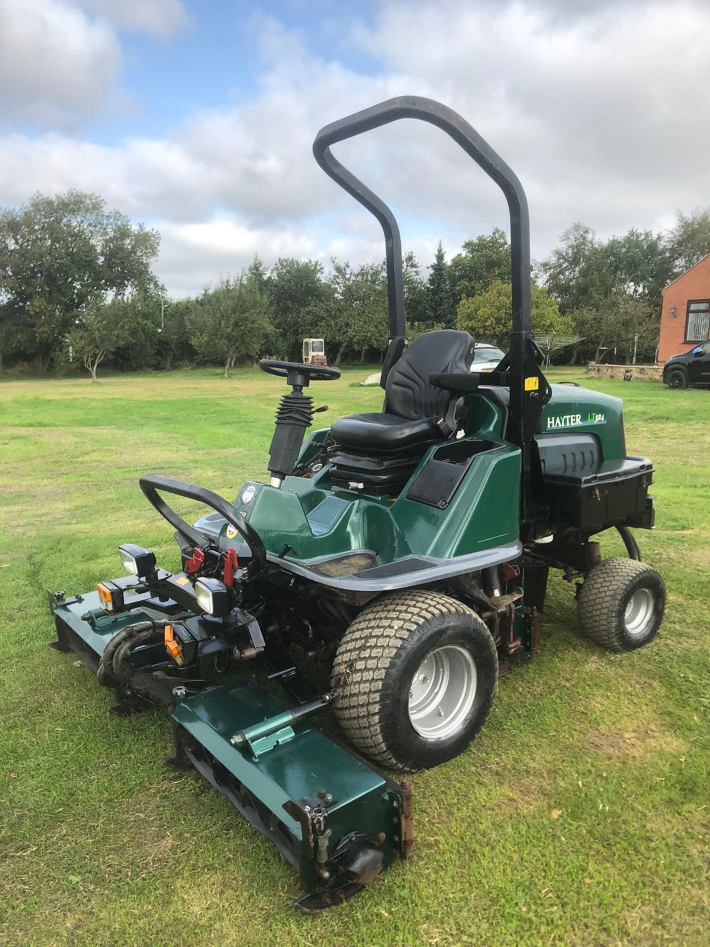 2009 HAYTER LT324 RIDE ON LAWN MOWER, RUNS, DRIVES AND CUTS *PLUS VAT* - Image 2 of 4