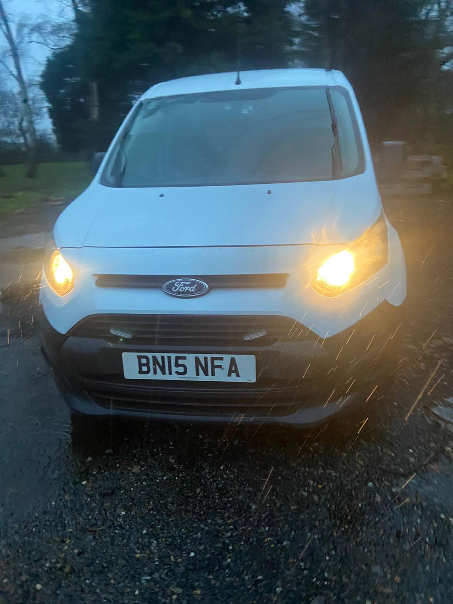 2015/15 REG FORD TRANSIT CONNECT 200 ECONETIC 1.6 DIESEL WHITE PANEL VAN, SHOWING 0 FORMER KEEPERS - Image 2 of 9