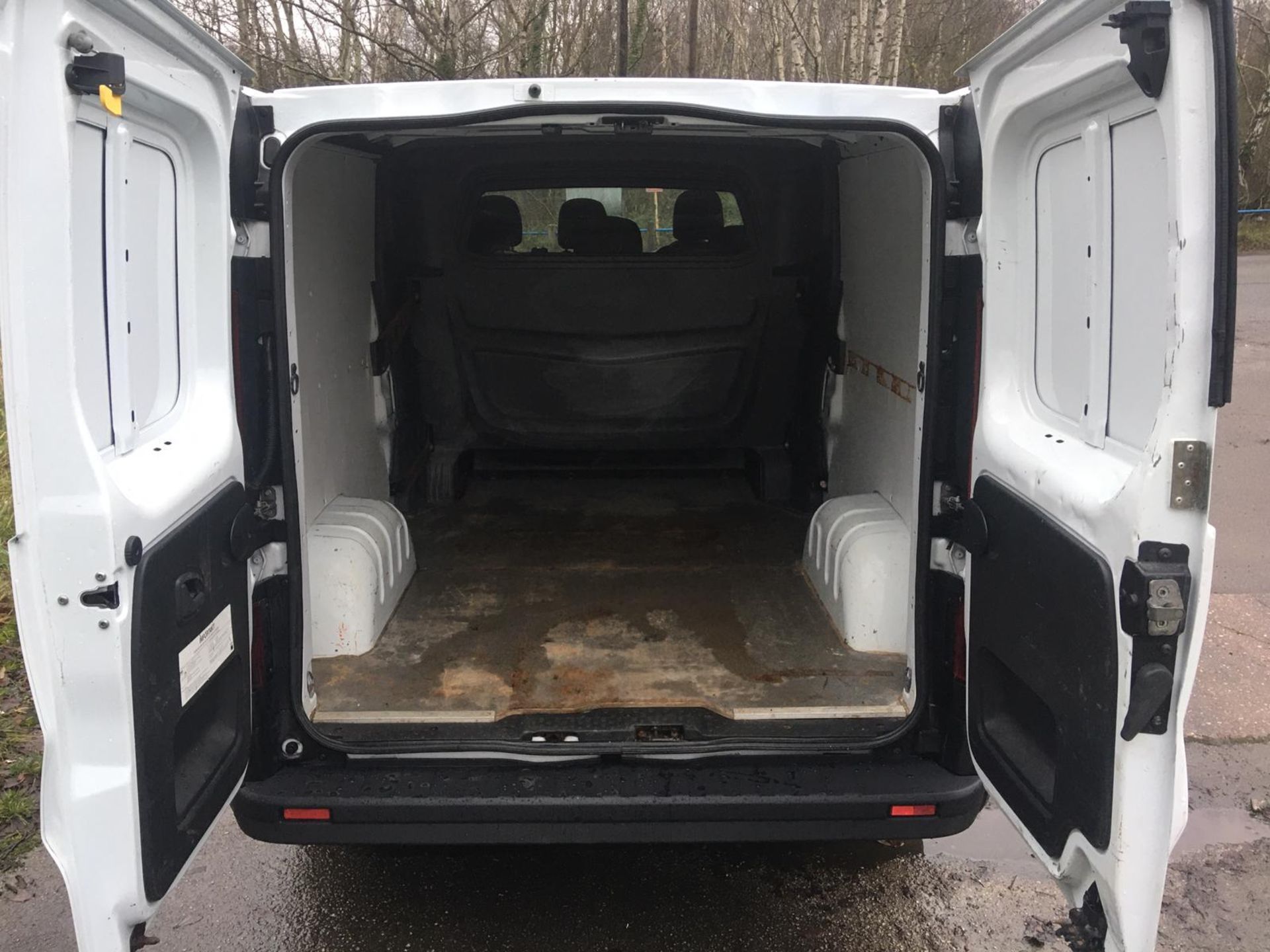 2015/15 REG VAUXHALL VIVARO 2900 CDTI 1.6 DIESEL CREW PANEL VAN, SHOWING 1 FORMER KEEPER *NO VAT* - Image 11 of 25