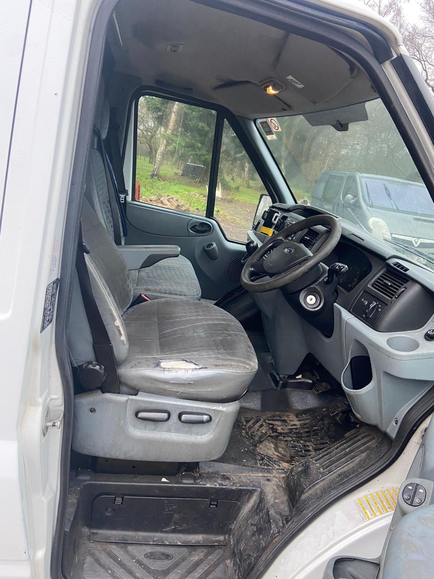 2011/11 REG FORD TRANSIT 115 T280S ECON FW 2.2 DIESEL WHITE PANEL VAN, SHOWING 0 FORMER KEEPERS - Image 10 of 11