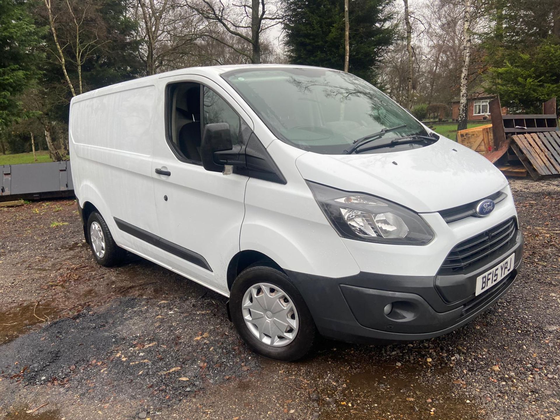 2015/15 REG FORD TRANSIT CUSTOM 290 ECO-TECH 2.2 DIESEL WHITE PANEL VAN, SHOWING 0 FORMER KEEPERS