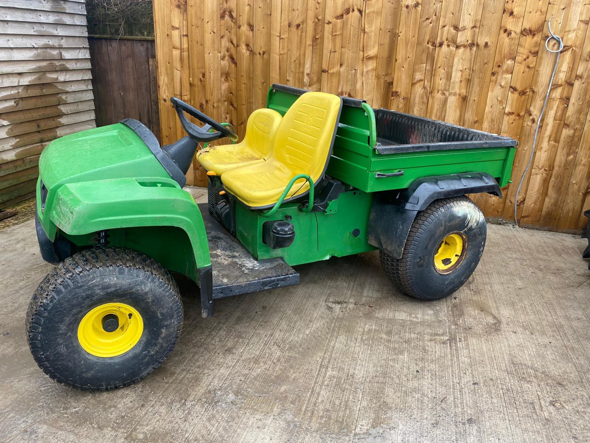 JOHN DEERE PETROL GATOR, STARTS FIRST TIME RUNS AND DRIVES VERY WELL, LIGHTS WORKING *PLUS VAT* - Image 5 of 7