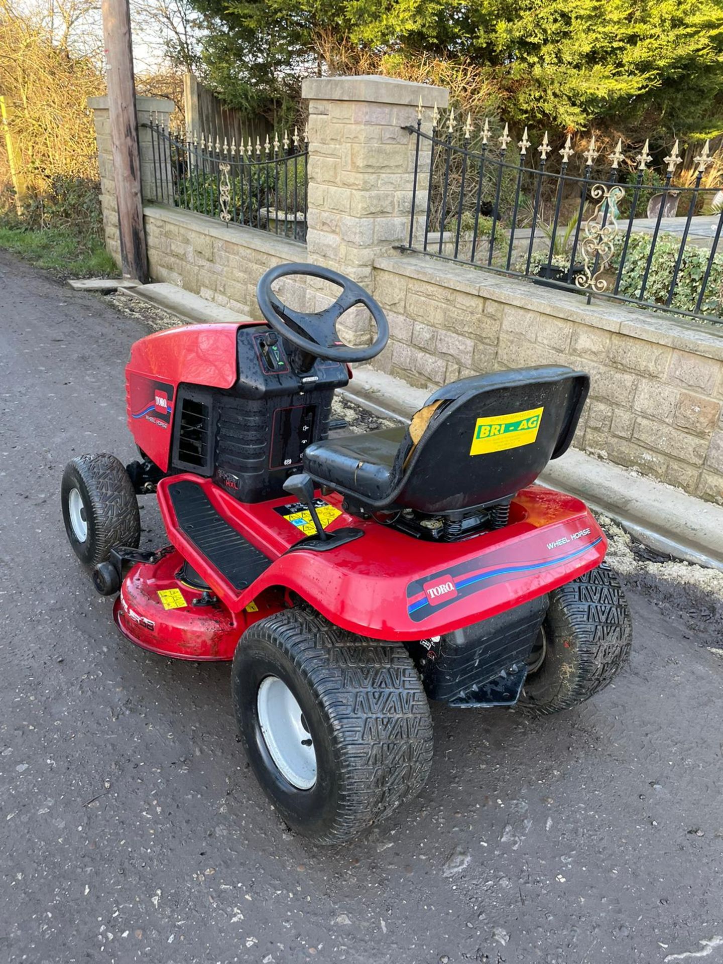 TORO 14-38 HXL RIDE ON MOWER, RUNS, DRIVES AND CUTS, CLEAN MACHINE *NO VAT* - Image 2 of 6