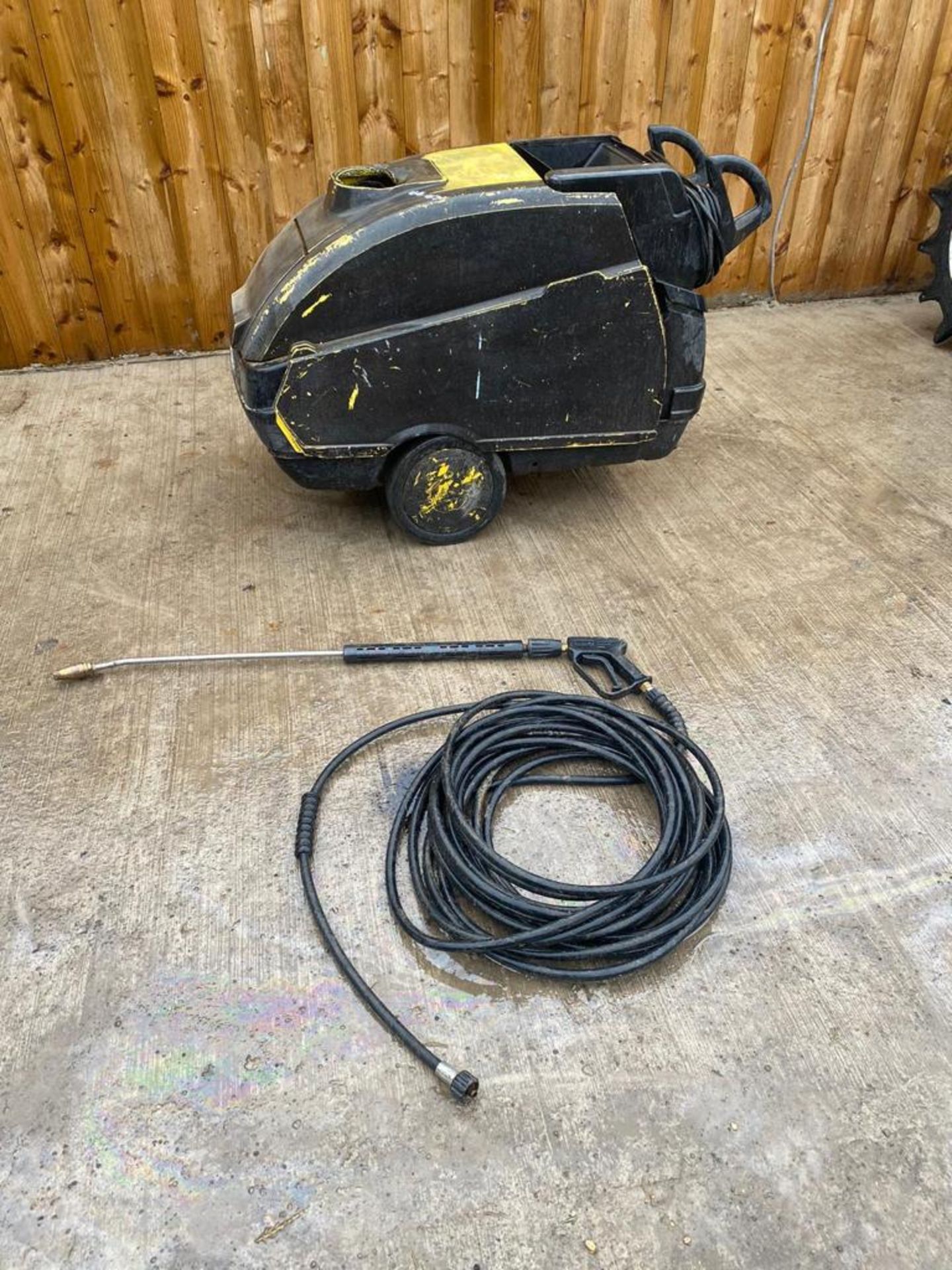 KARCHER DIESEL POWER WASHER HOT AND COLD, DELIVERY ANYWHERE UK £100 *PLUS VAT* - Image 2 of 3