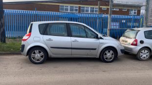 2006/06 REG RENAULT SCENIC EXPRESSION VVT 1.6 PETROL SILVER MPV, SHOWING 4 FORMER KEEPERS