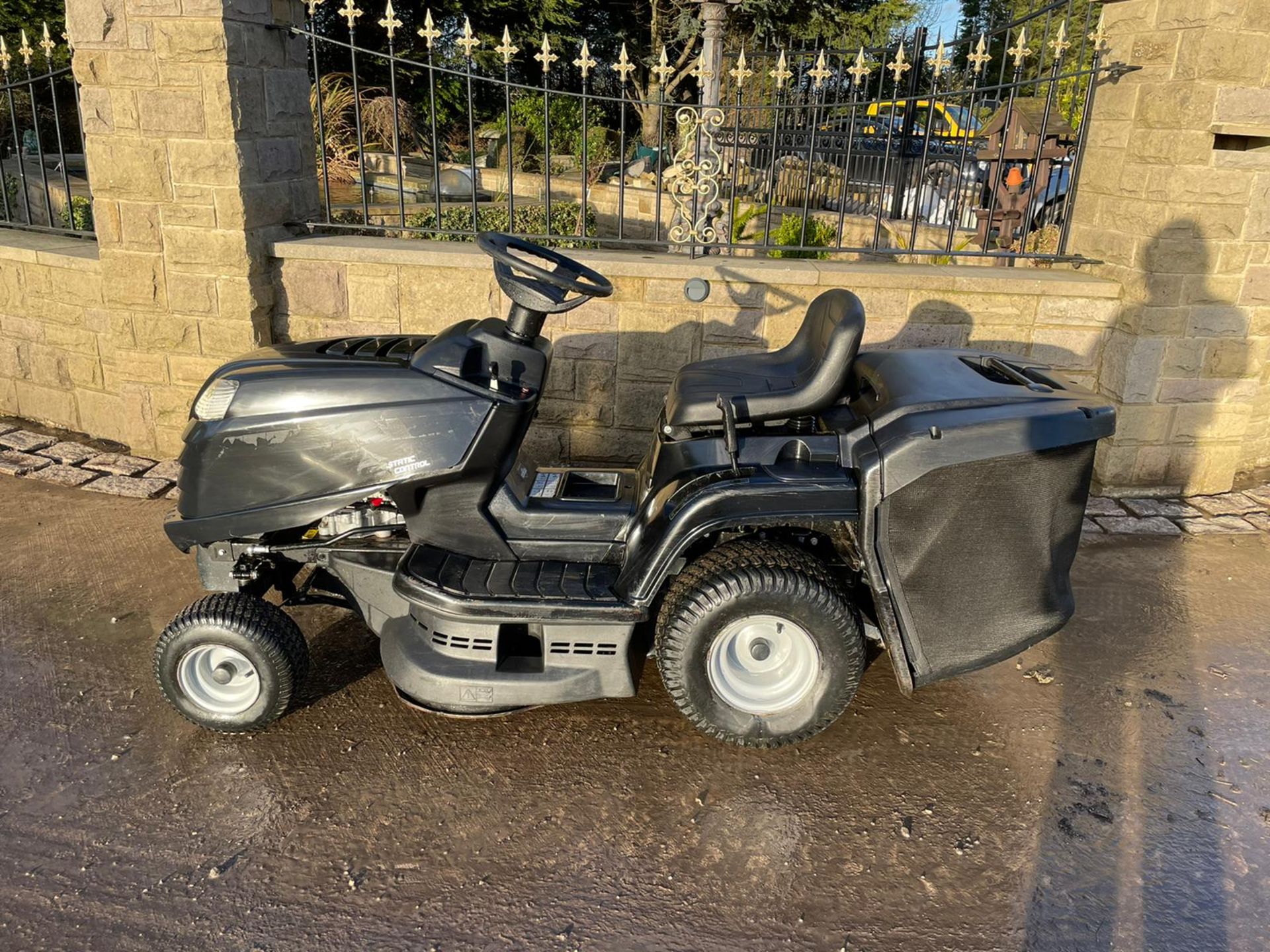 MOUNTFIELD 1530H RIDE ON MOWER, RUNS, DRIVES AND CUTS, CLEAN MACHINE *NO VAT*
