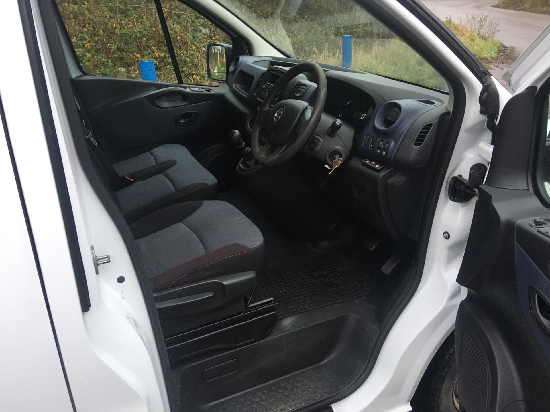 2015/15 REG VAUXHALL VIVARO 2900 CDTI 1.6 DIESEL CREW PANEL VAN, SHOWING 1 FORMER KEEPER *NO VAT* - Image 20 of 25