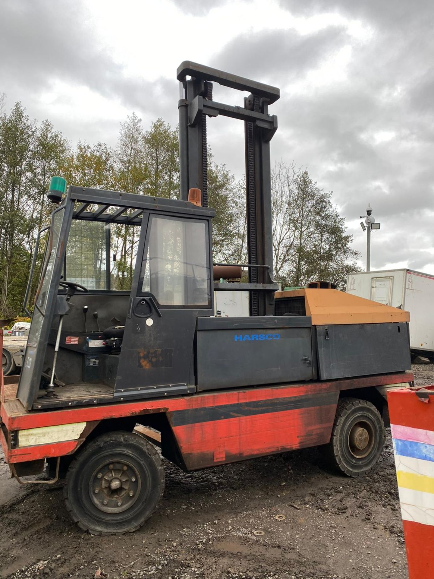 2001 LINDE LANSING SIDE LOADER, RUNS, DRIVES AND LIFTS, CLEAN MACHINE *PLUS VAT* - Image 3 of 4