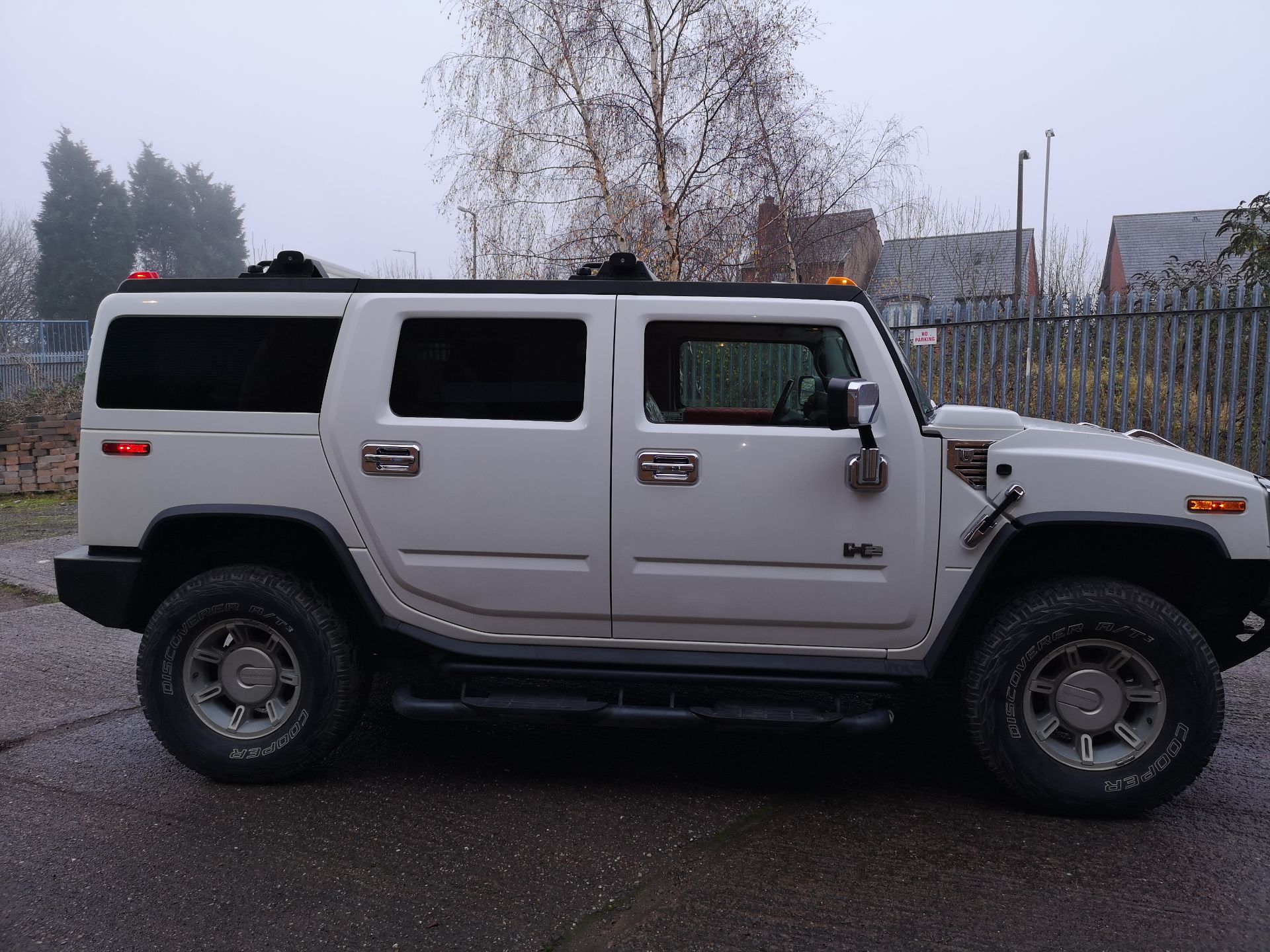 White Hummer H2, 2003 4 x 4 (no vat) SEATS JUST DONE IN RED LEATHER ( NO VAT) - Image 4 of 17