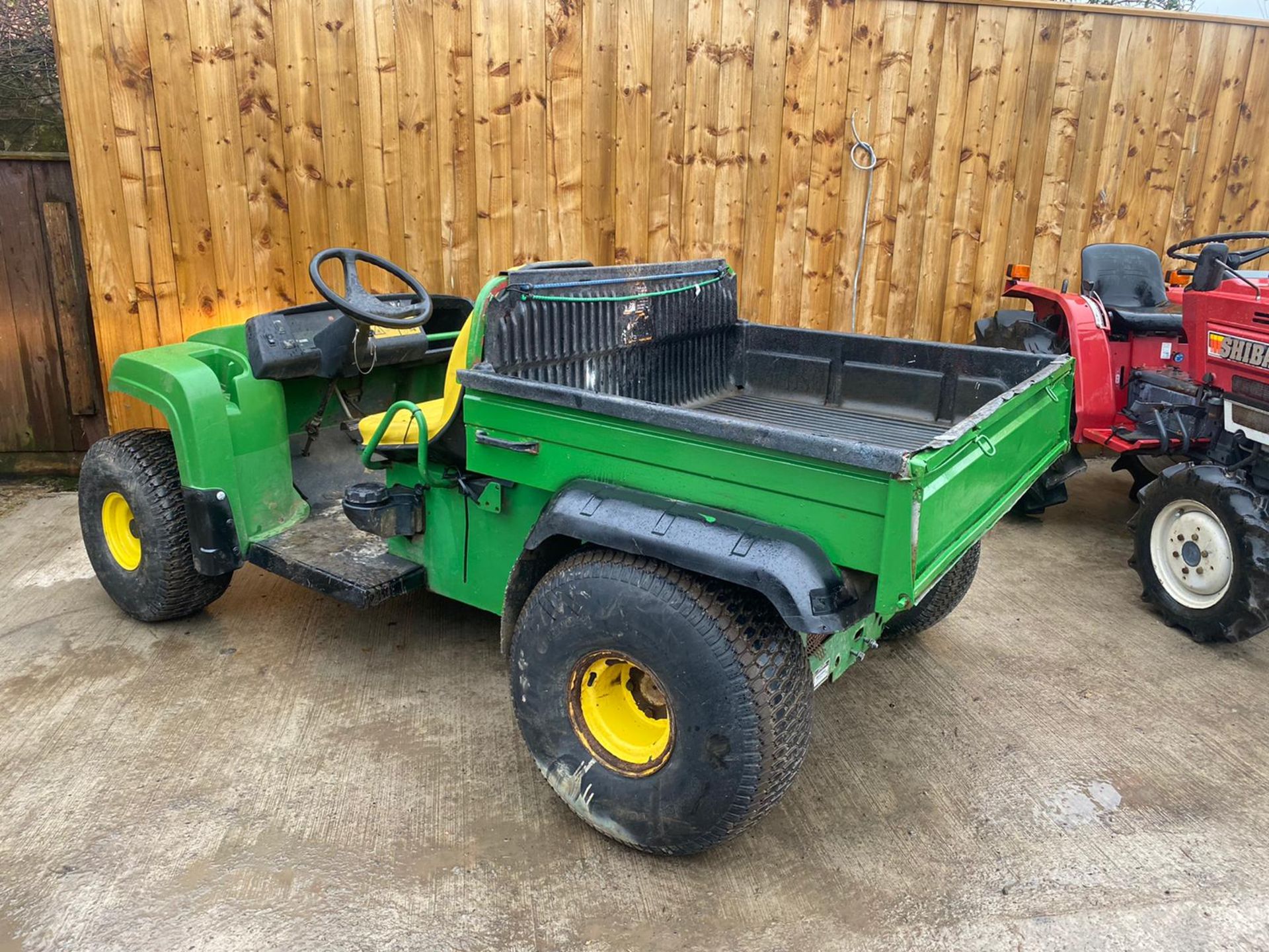 JOHN DEERE PETROL GATOR, STARTS FIRST TIME RUNS AND DRIVES VERY WELL, LIGHTS WORKING *PLUS VAT* - Image 3 of 7