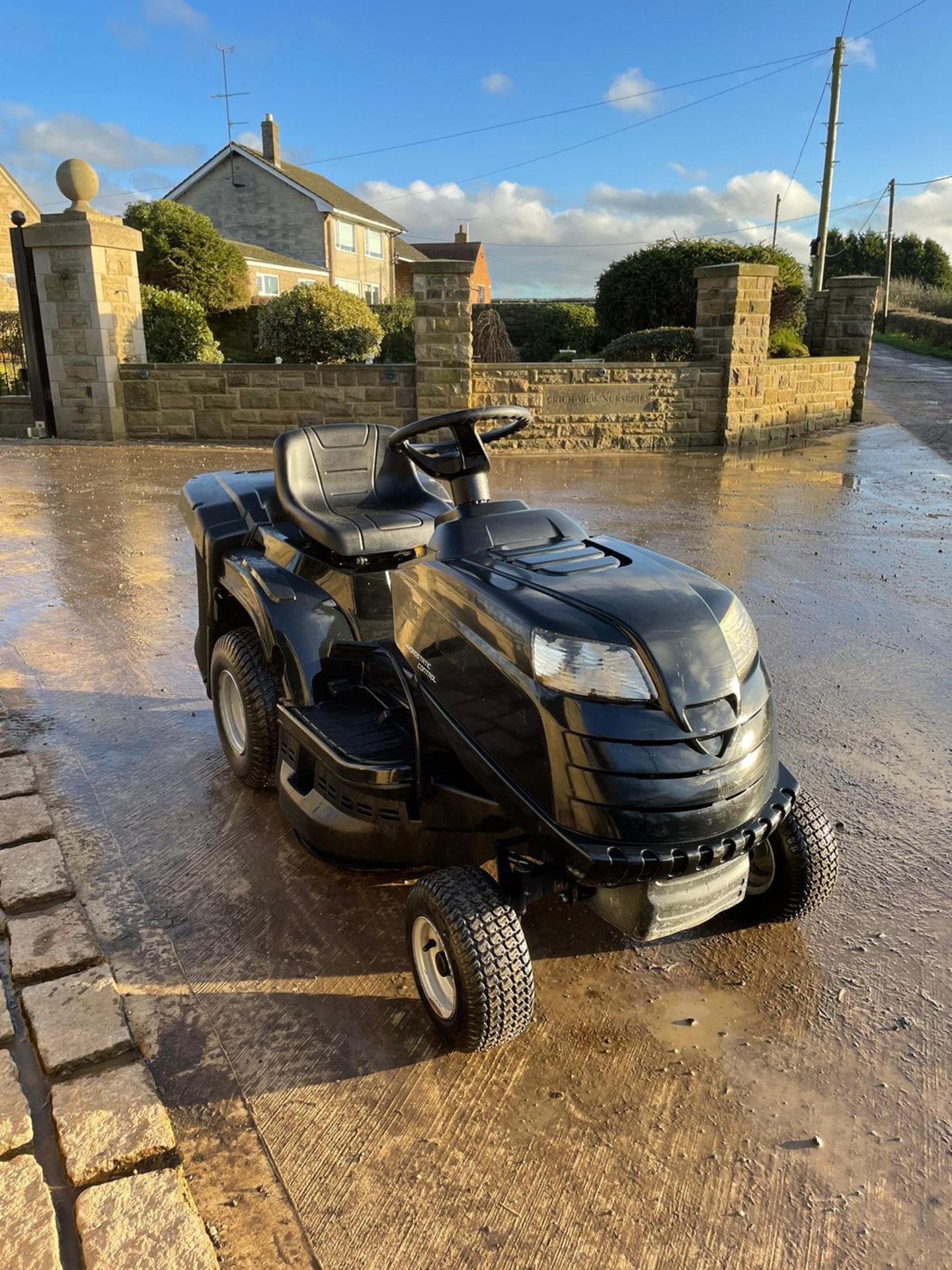 MOUNTFIELD 1530H RIDE ON MOWER, RUNS, DRIVES AND CUTS, CLEAN MACHINE *NO VAT* - Image 4 of 5