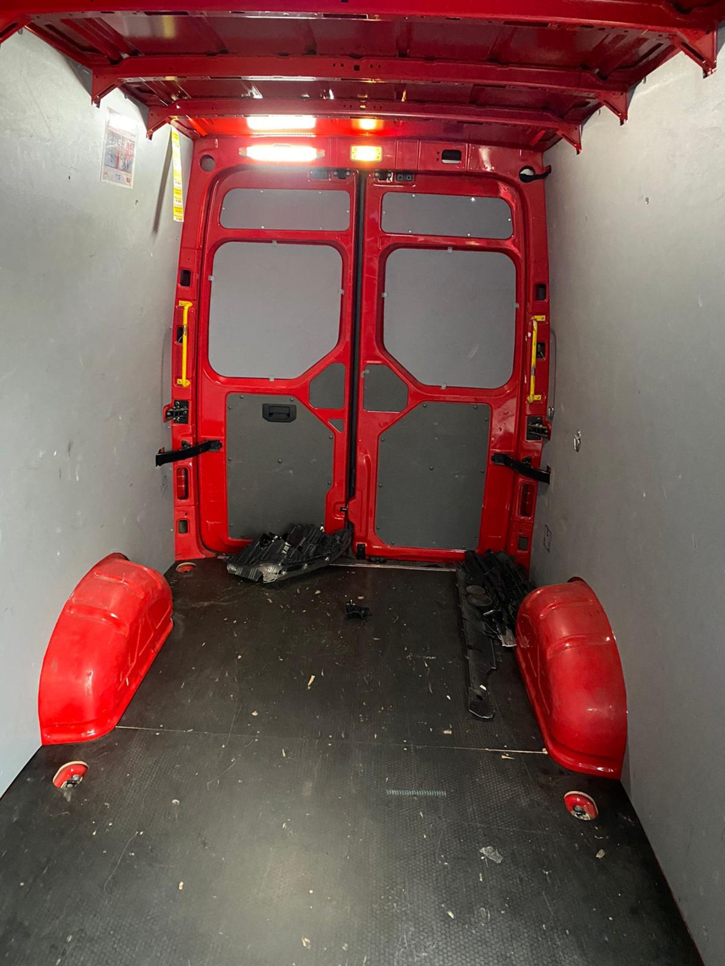 2018/68 REG VOLKSWAGEN CRAFTER CR35 STARTLINE TDI 2.0 DIESEL RED PANEL VAN, SHOWING 0 FORMER KEEPERS - Image 4 of 5