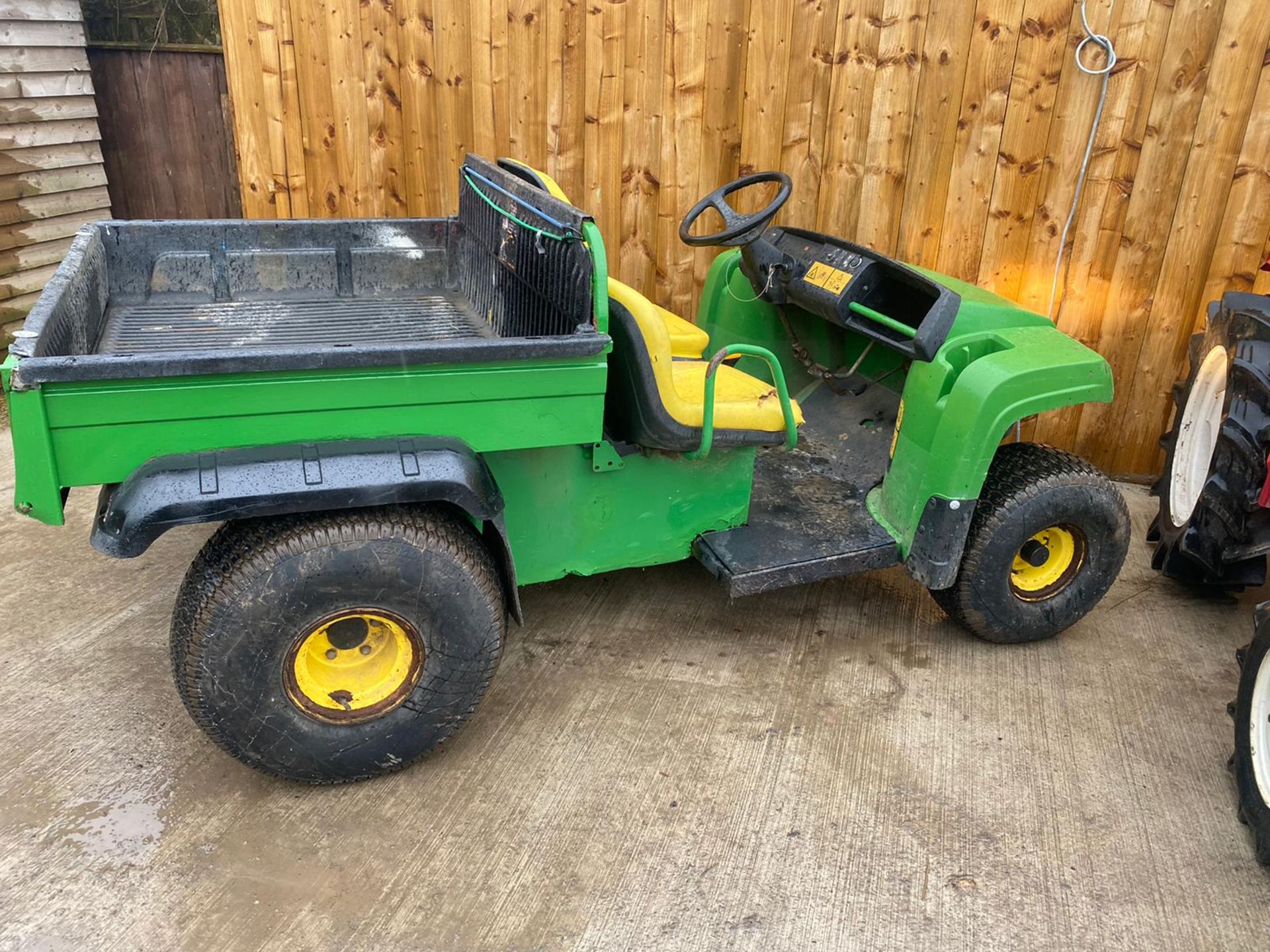 JOHN DEERE PETROL GATOR, STARTS FIRST TIME RUNS AND DRIVES VERY WELL, LIGHTS WORKING *PLUS VAT* - Image 7 of 7